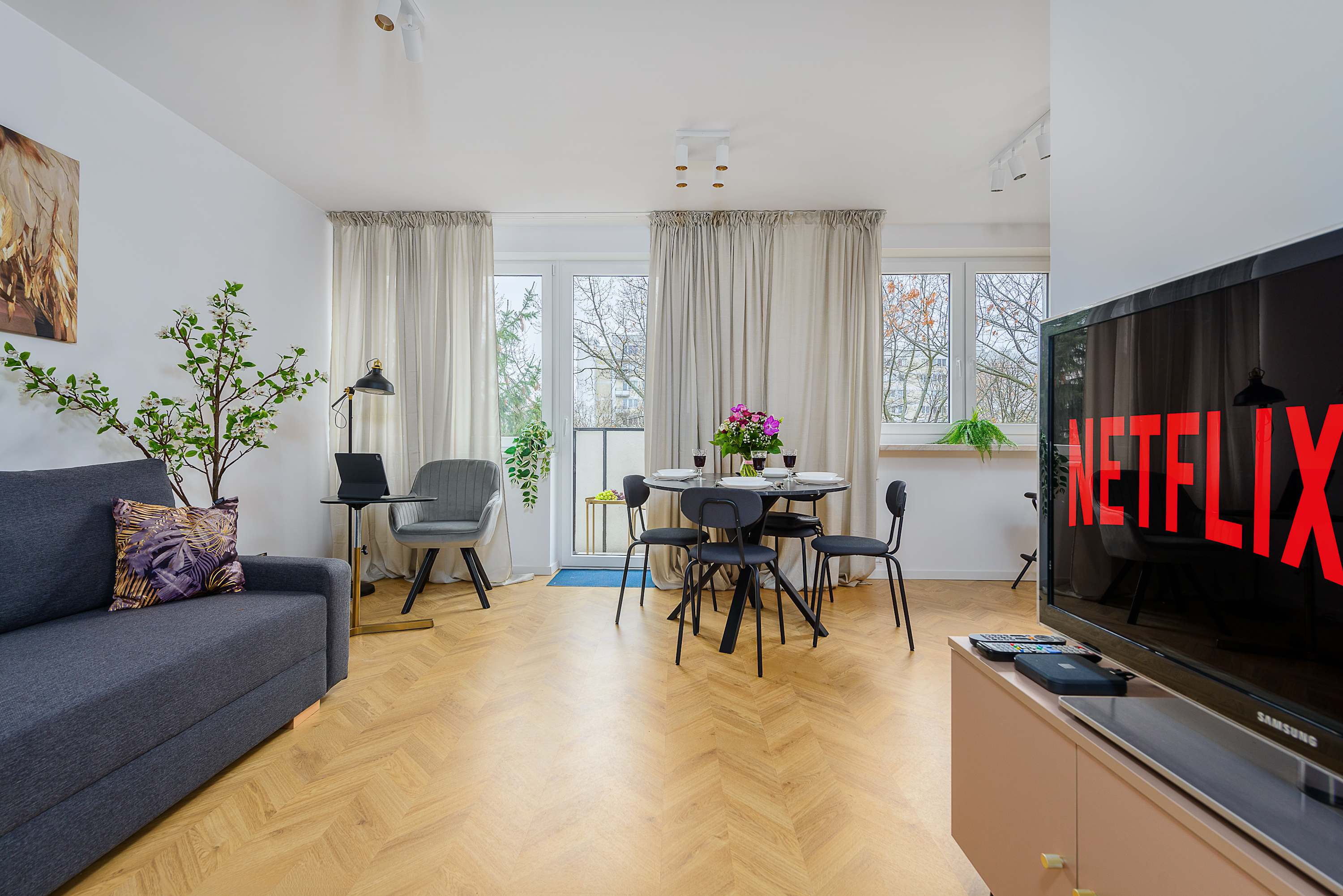 Lumina spacious apartment in Warsaw