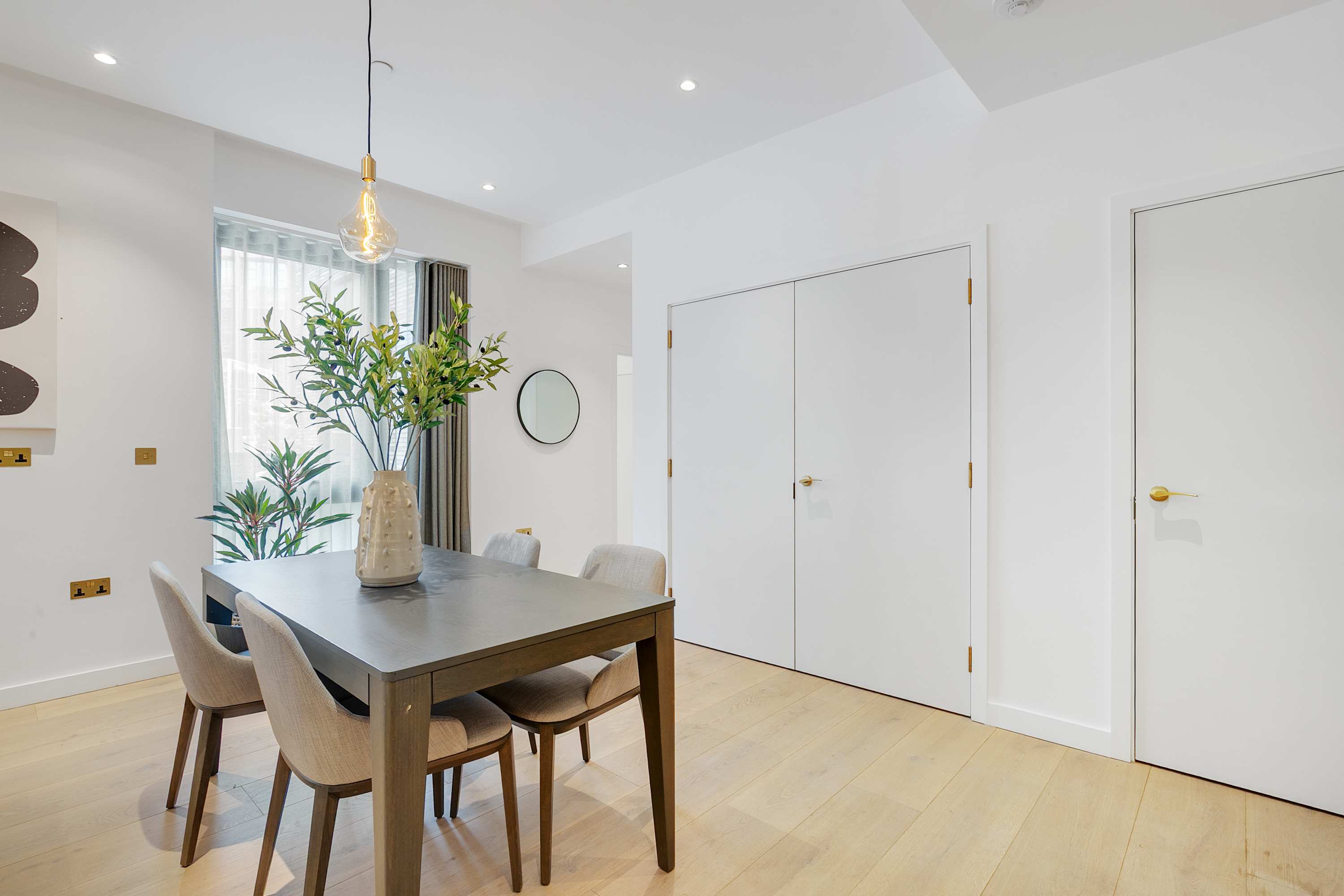Upscale 3-Bedroom Flat Enclave Kings Cross