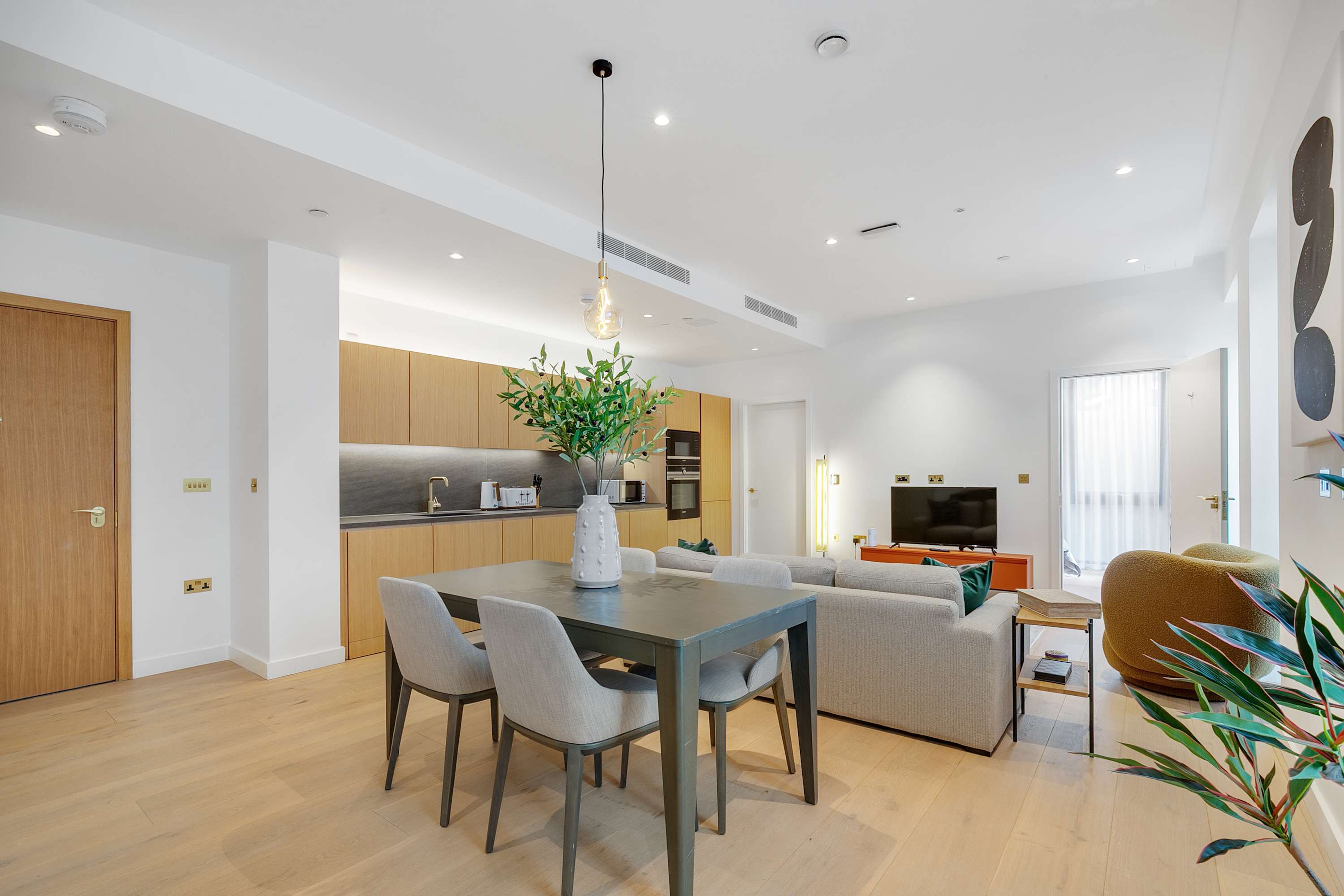 Upscale 3-Bedroom Flat Enclave Kings Cross