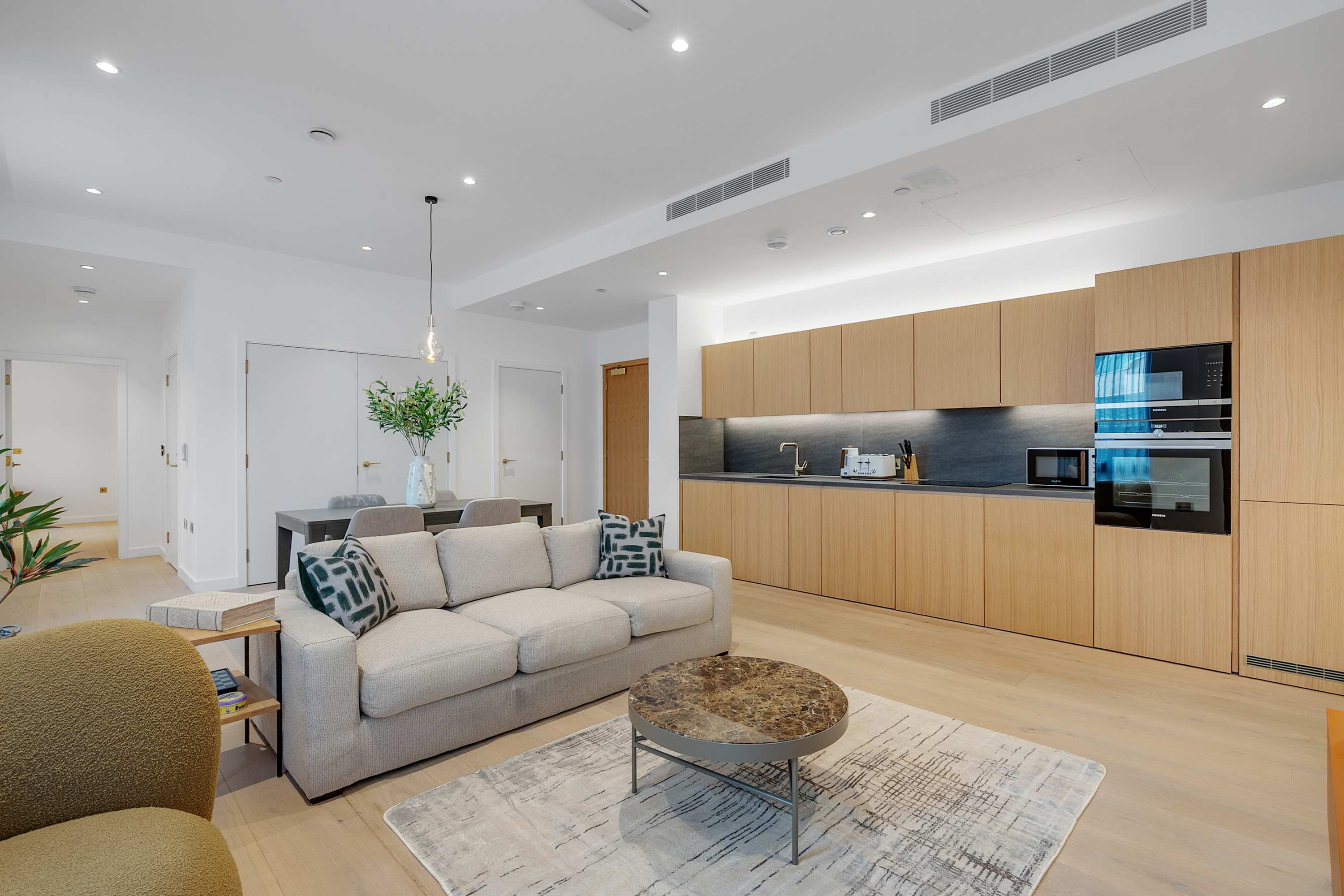 Upscale 3-Bedroom Flat Enclave Kings Cross