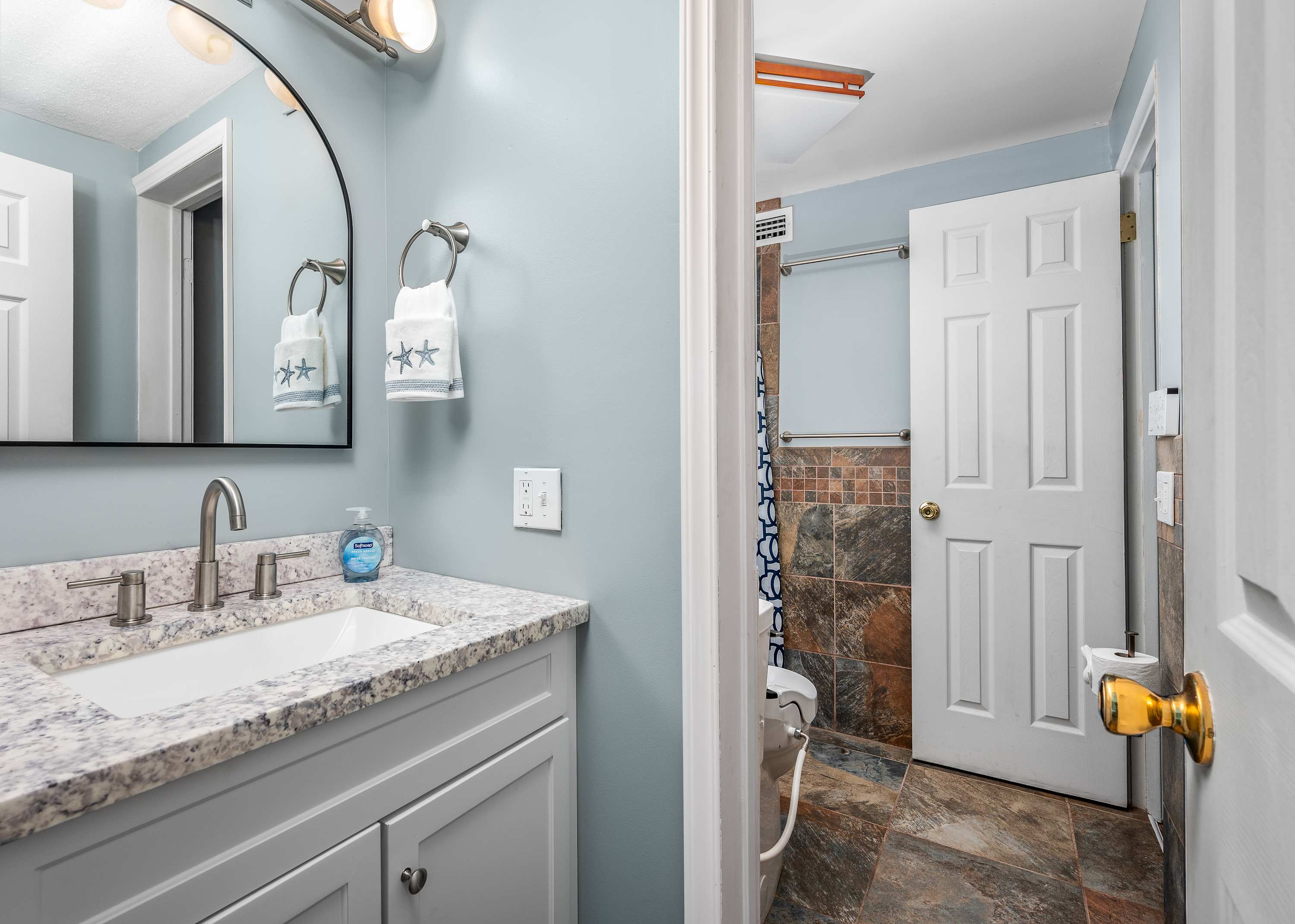 Pool, Putting Green, Outdoor Oasis, 3Mi to Beach