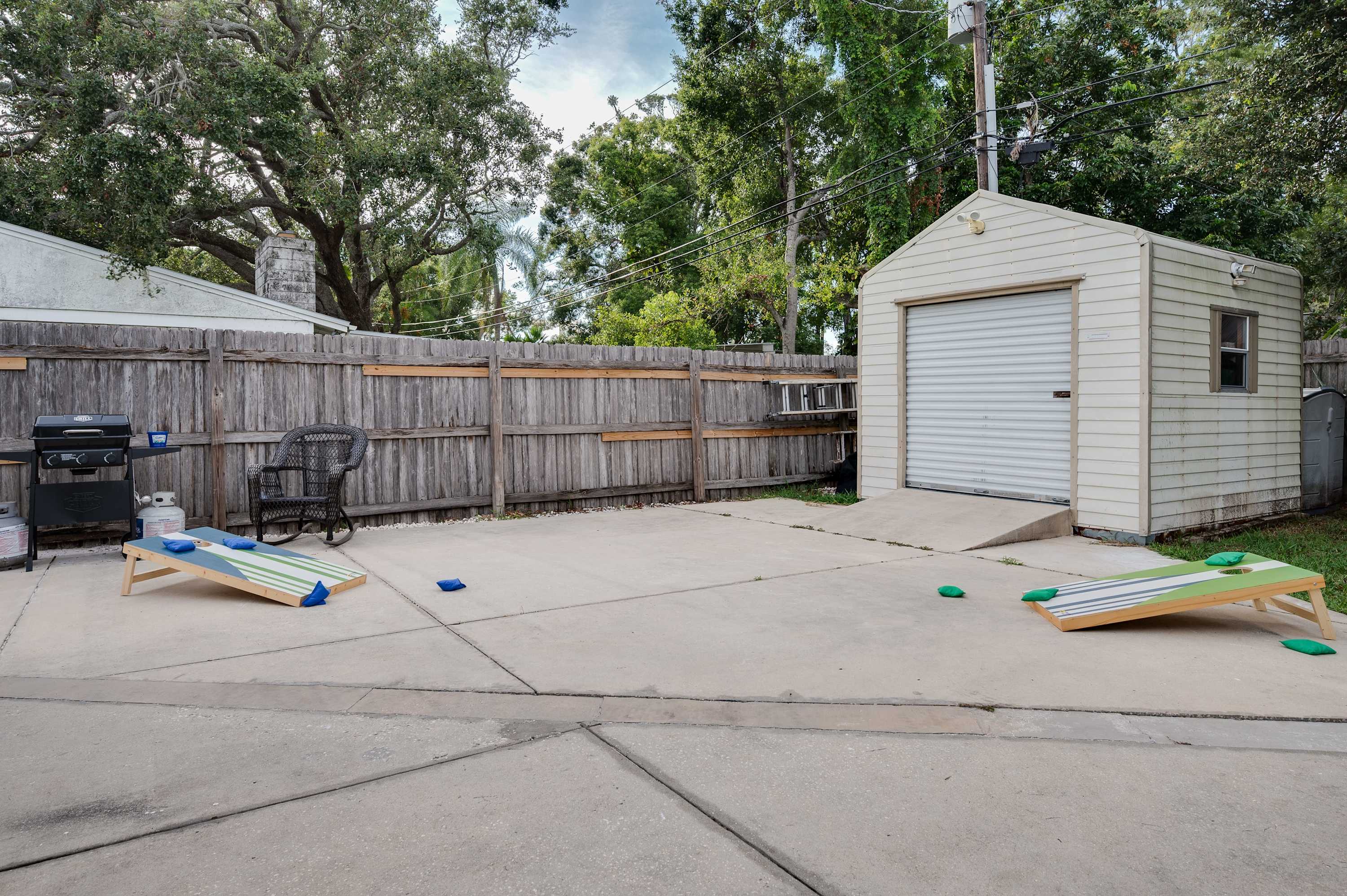 Pool, Putting Green, Outdoor Oasis, 3Mi to Beach