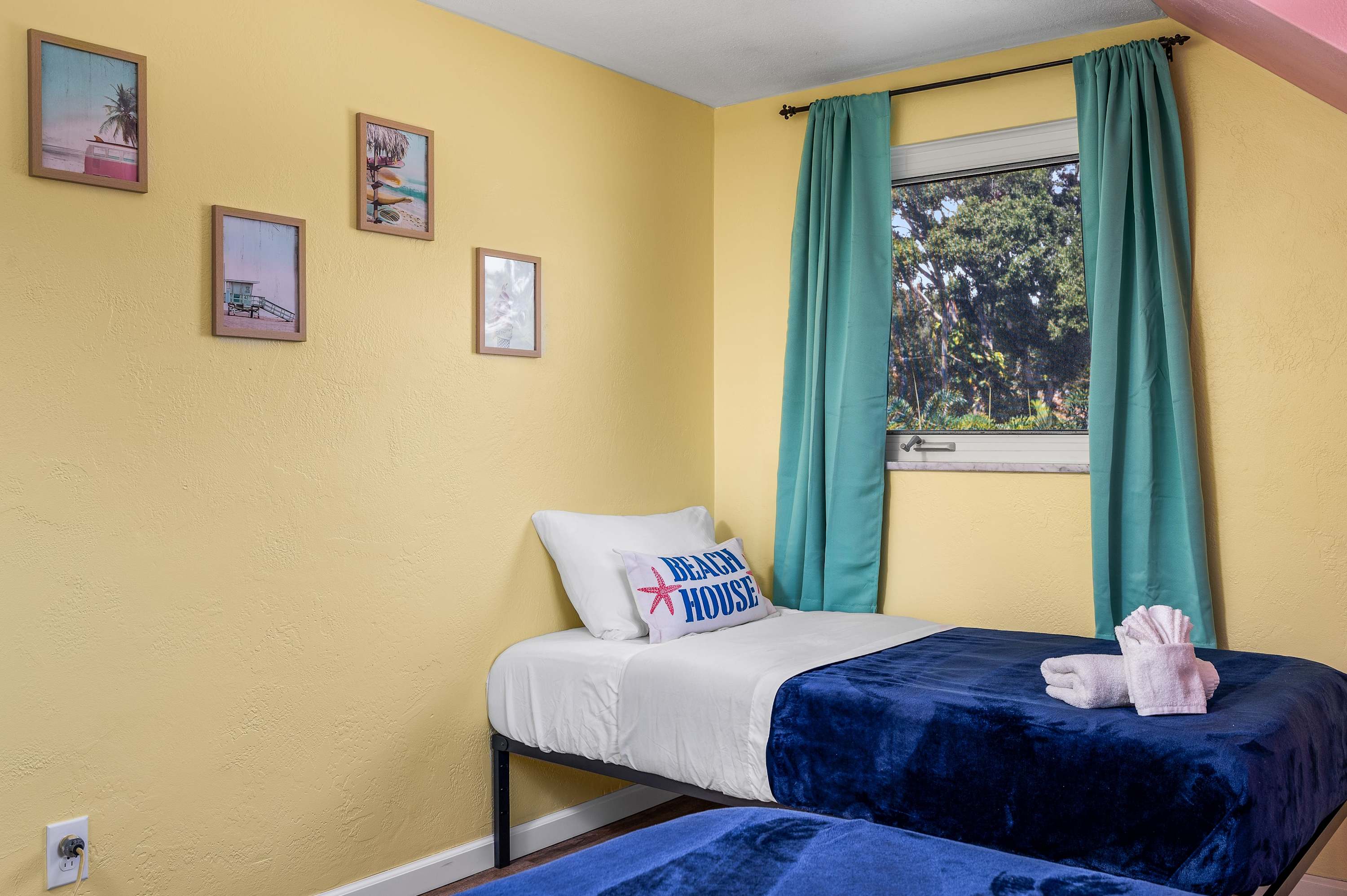 Pool, Putting Green, Outdoor Oasis, 3Mi to Beach