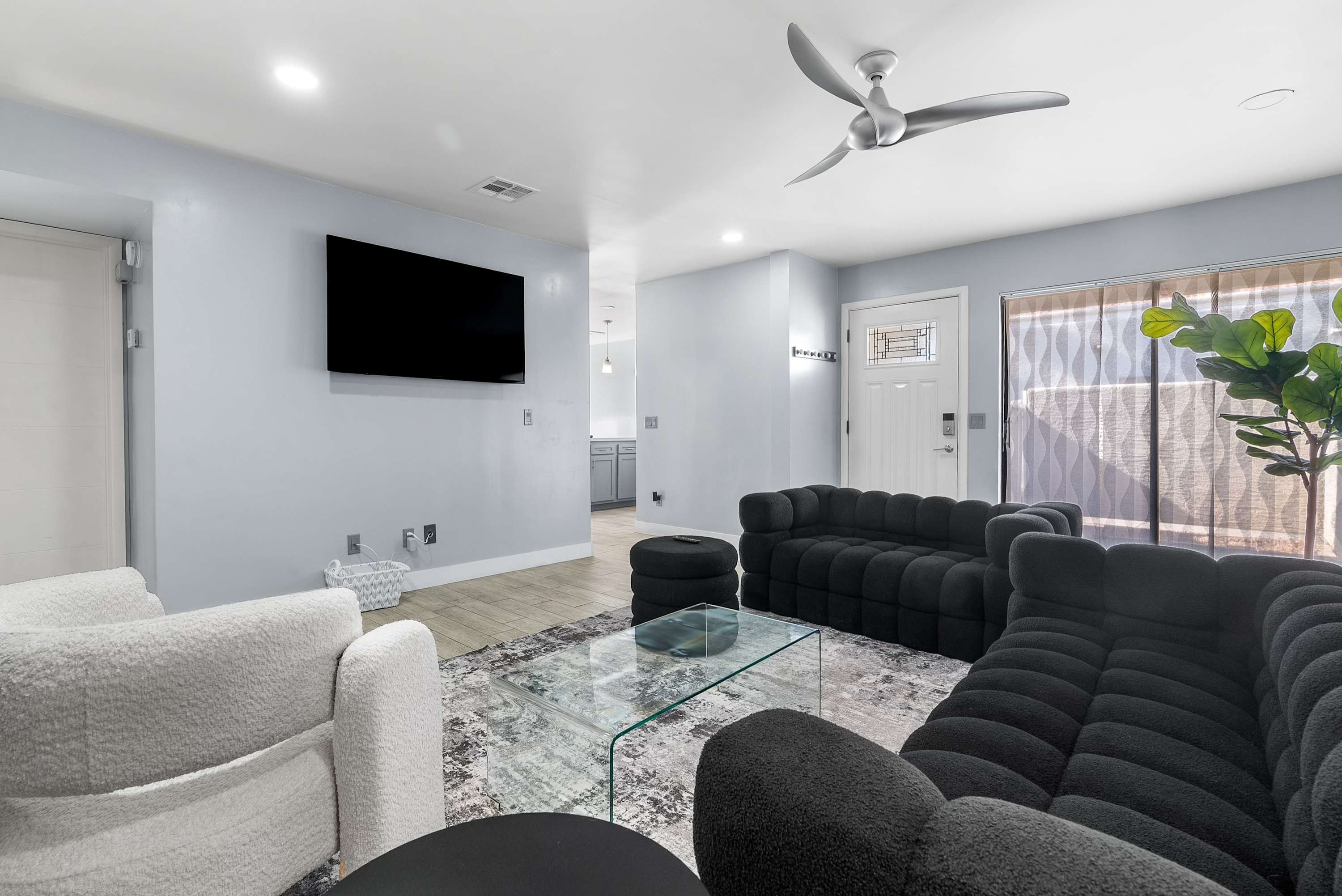 Tempe Room,  Private Bath, Walk to ASU & Mill