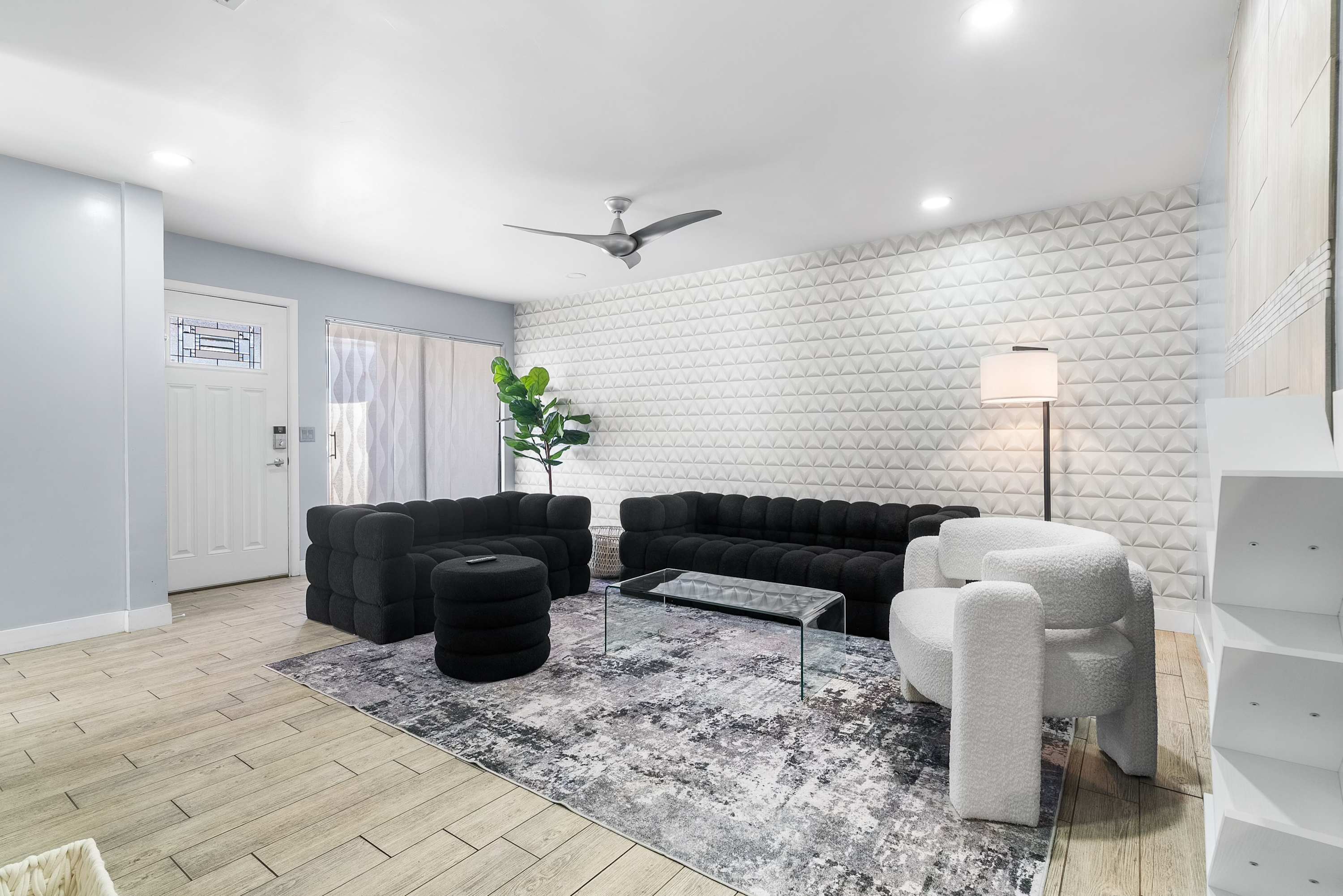 Tempe Room,  Private Bath, Walk to ASU & Mill