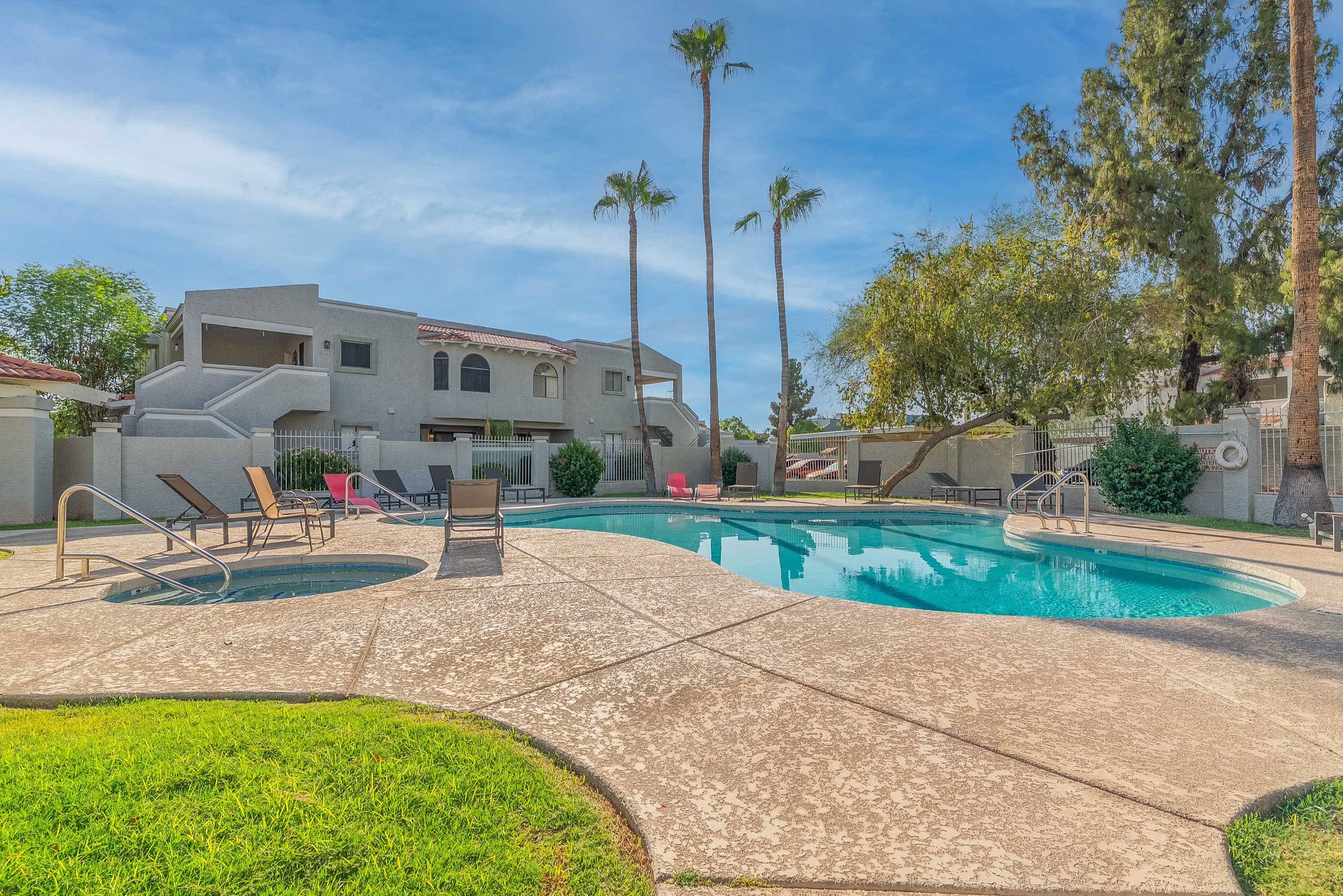 Tempe Room,  Private Bath, Walk to ASU & Mill