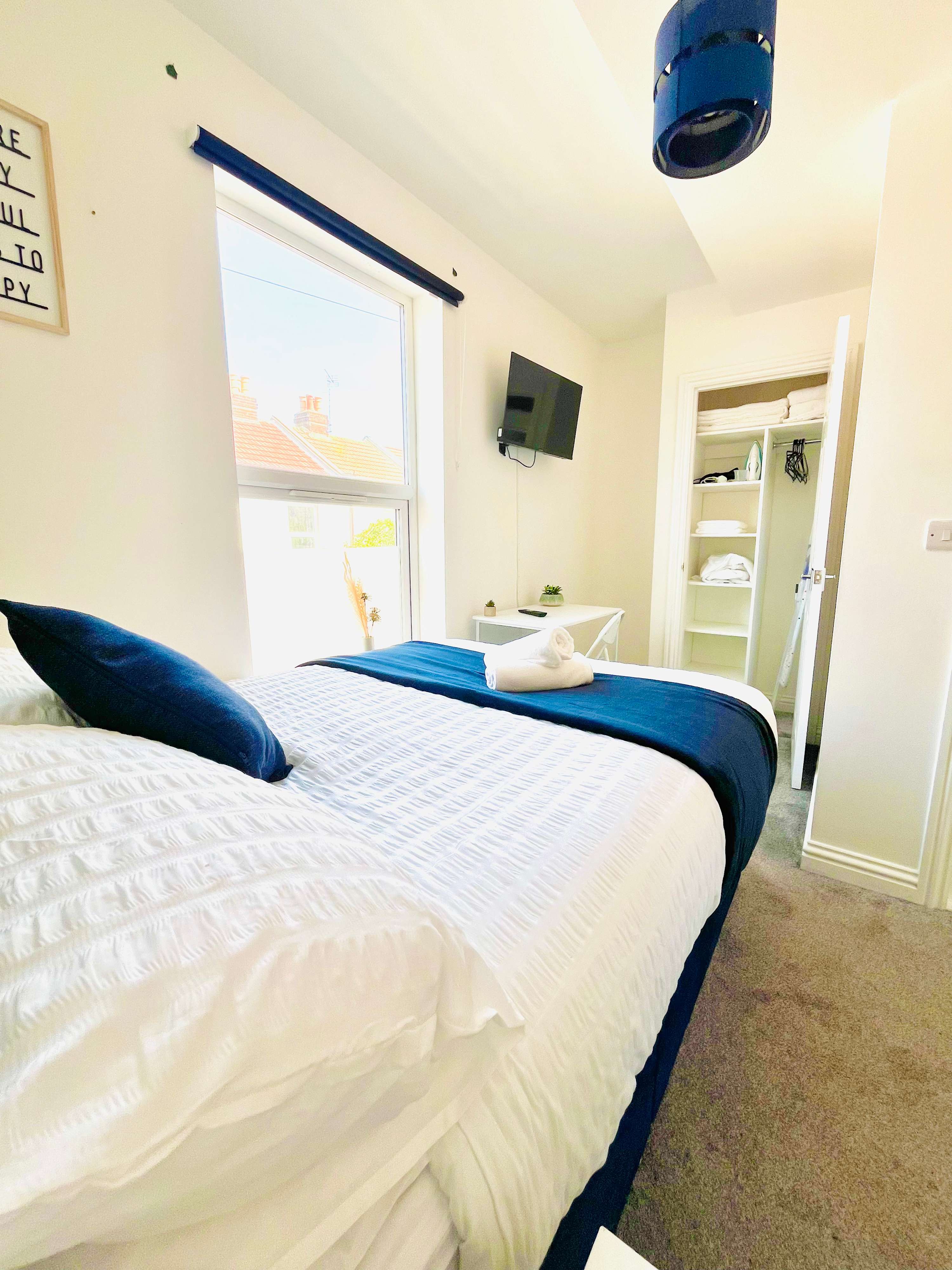 View Portsmouth House: Family-Friendly & Cozy! in Cleveland Road 35 PO5 1SF Portsmouth House: Family-Friendly & Cozy! in Cleveland Road 35 PO5 1SF - Property image 3 - VivreStays