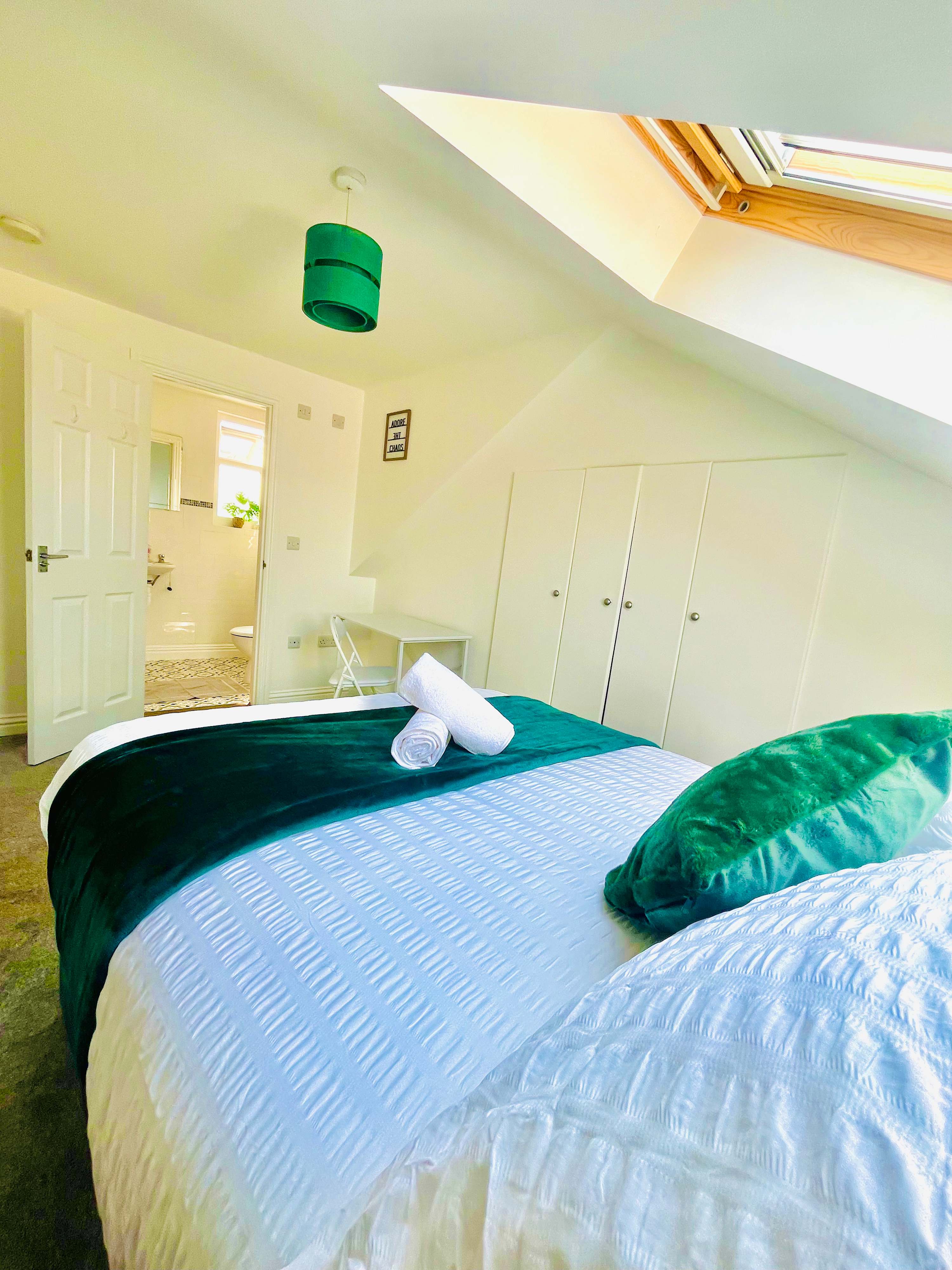 View Cosy Portsmouth House: Free Parking & Kitchen in Cleveland Road 35 PO5 1SF Cosy Portsmouth House: Free Parking & Kitchen in Cleveland Road 35 PO5 1SF - Property image 3 - VivreStays