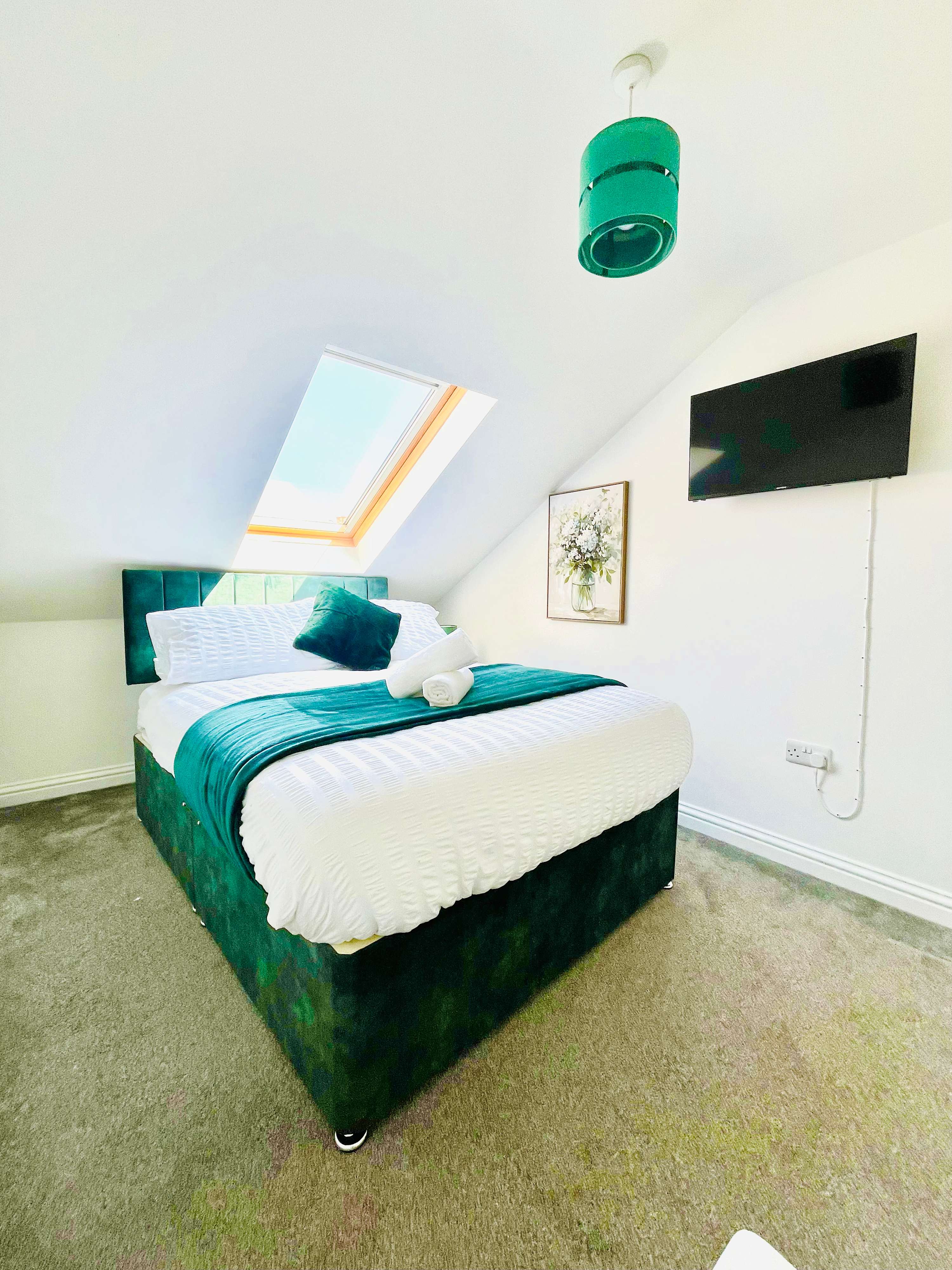 View Cosy Portsmouth House: Free Parking & Kitchen in Cleveland Road 35 PO5 1SF Cosy Portsmouth House: Free Parking & Kitchen in Cleveland Road 35 PO5 1SF - Property image 2 - VivreStays
