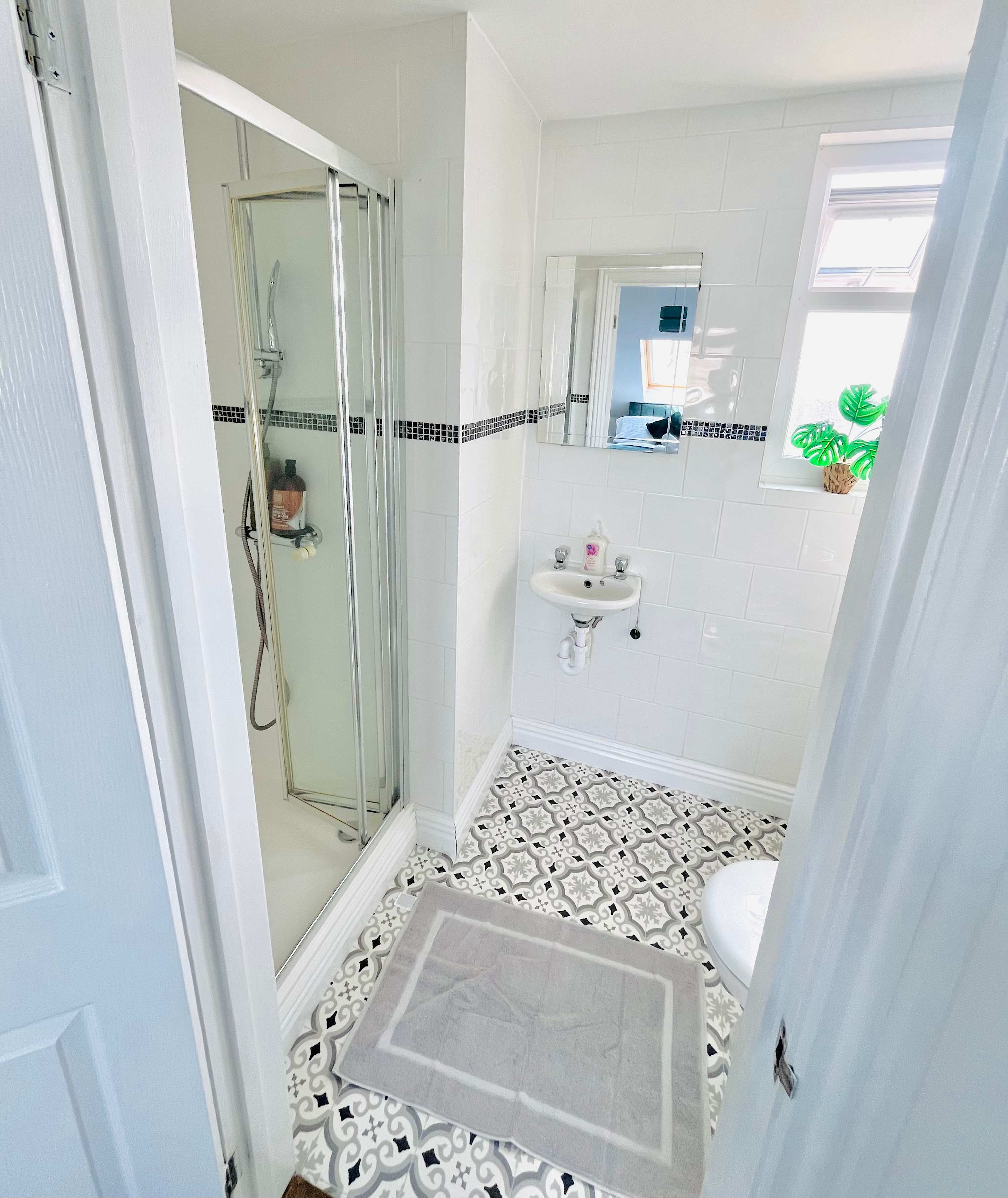 View Cosy Portsmouth House: Free Parking & Kitchen in Cleveland Road 35 PO5 1SF Cosy Portsmouth House: Free Parking & Kitchen in Cleveland Road 35 PO5 1SF - Property image 6 - VivreStays