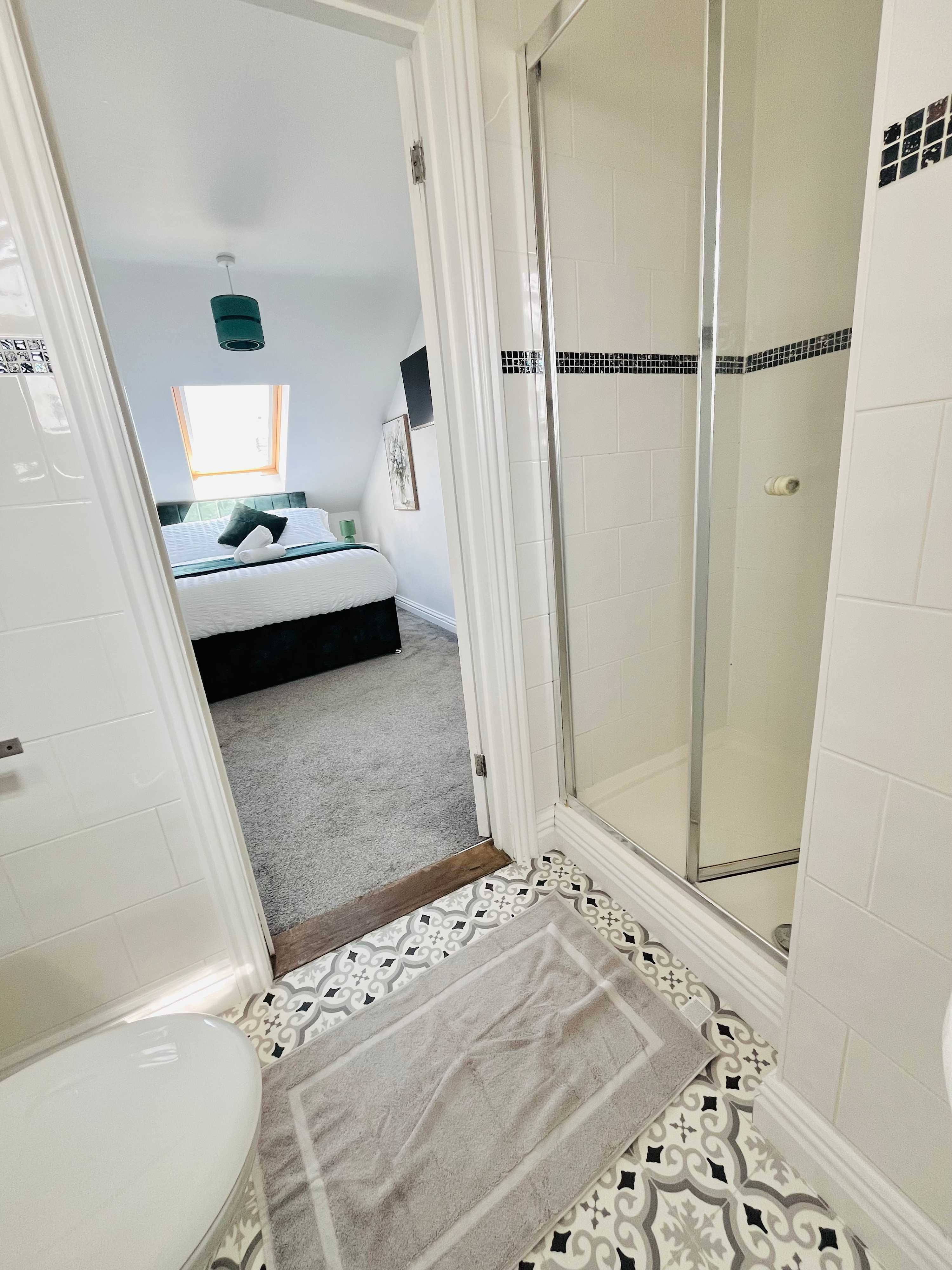 View Cosy Portsmouth House: Free Parking & Kitchen in Cleveland Road 35 PO5 1SF Cosy Portsmouth House: Free Parking & Kitchen in Cleveland Road 35 PO5 1SF - Property image 8 - VivreStays