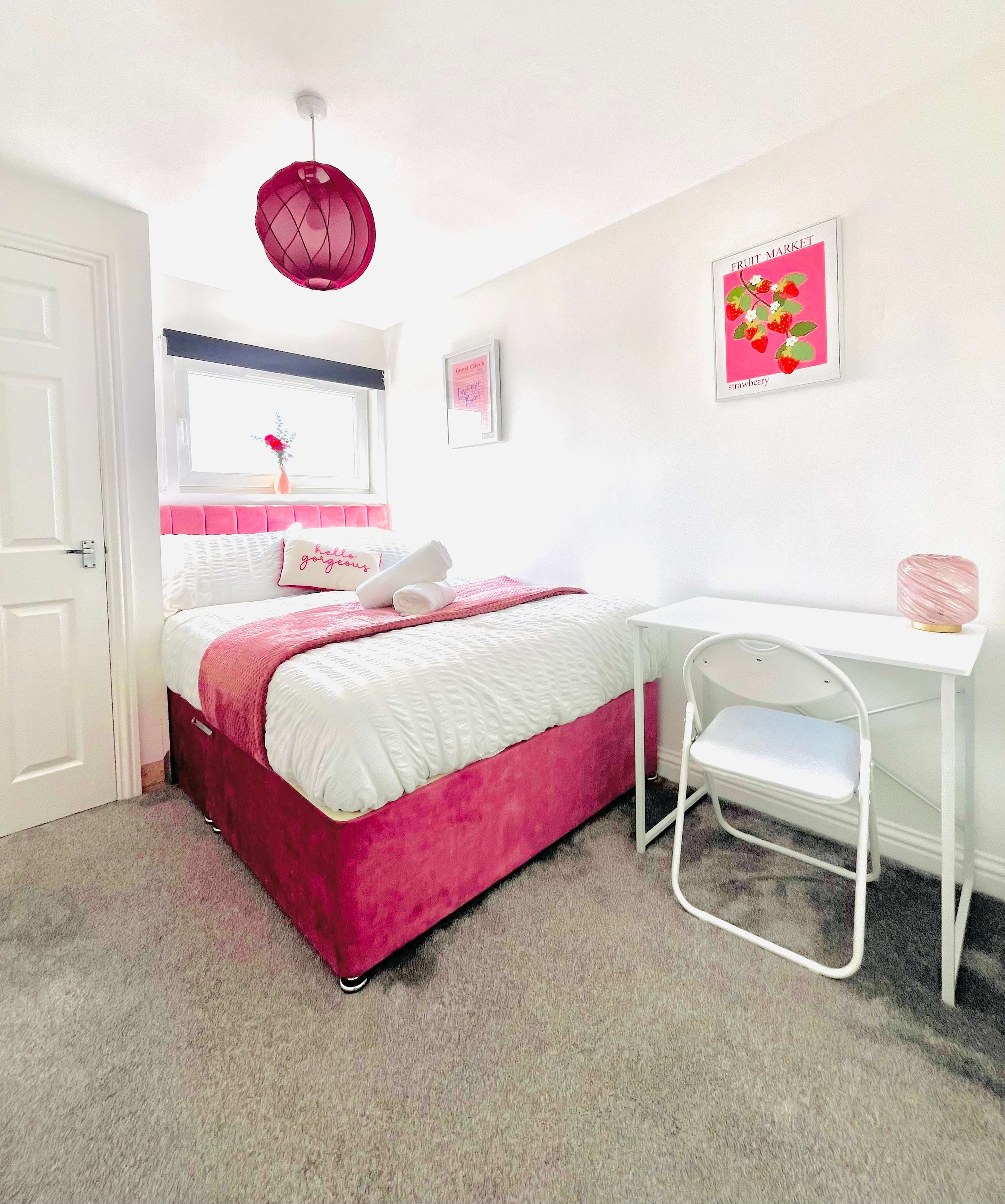 Cozy Portsmouth House: Garden, Kitchen & Free Parking in Cleveland Road 35 PO5 1SF - Property image 2 - VivreStays