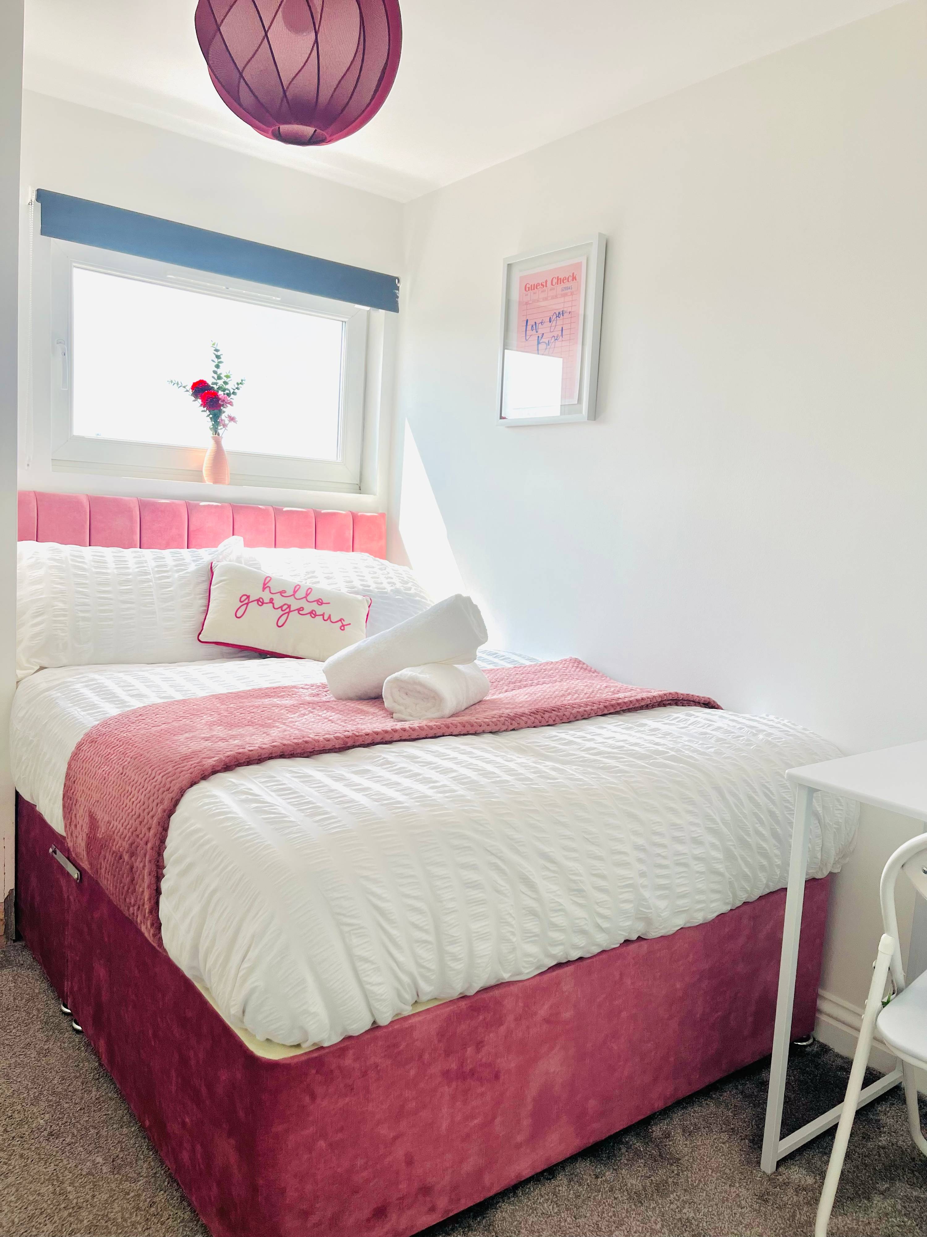 Cozy Portsmouth House: Garden, Kitchen & Free Parking in Cleveland Road 35 PO5 1SF - Property image 5 - VivreStays