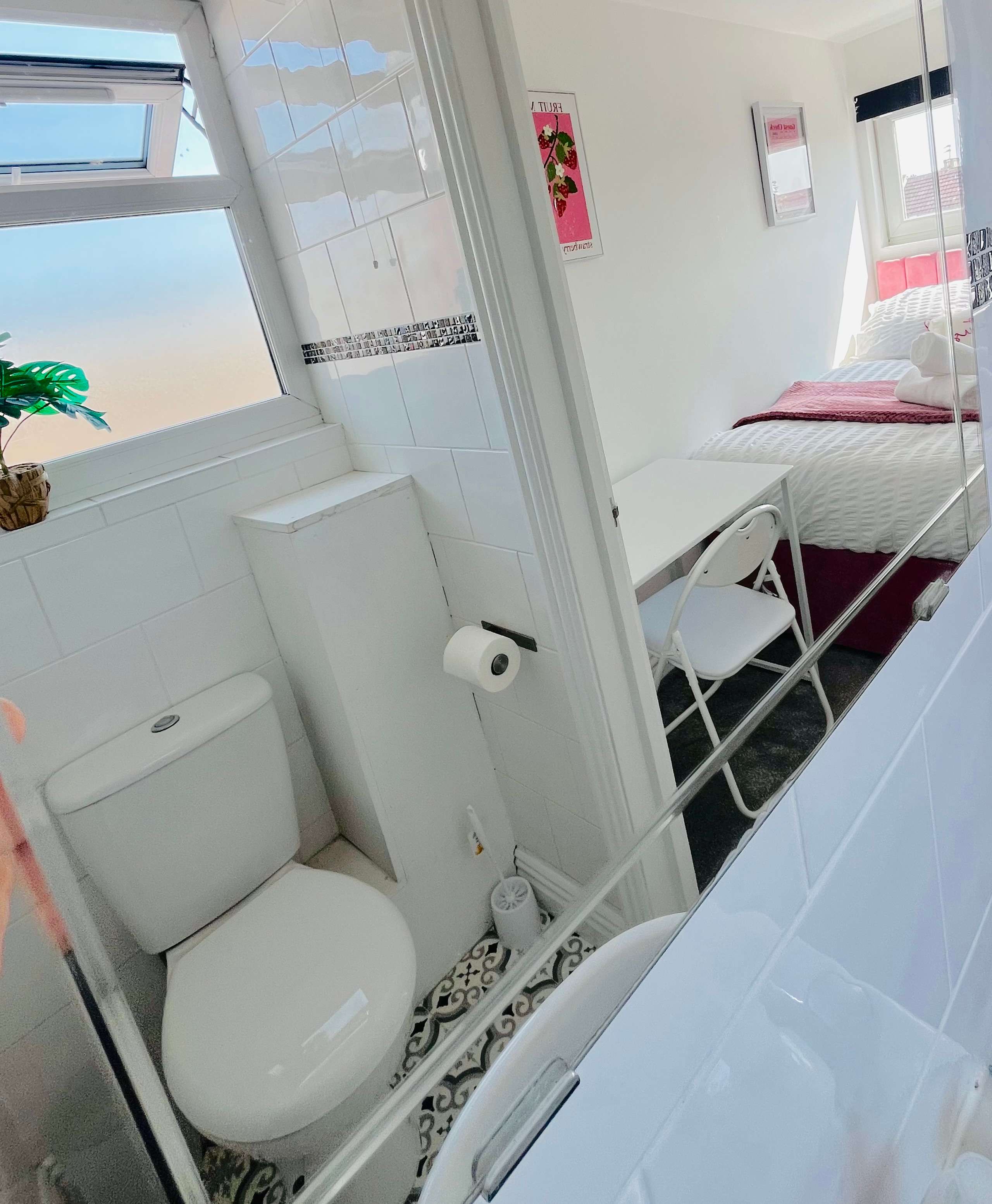 Cozy Portsmouth House: Garden, Kitchen & Free Parking in Cleveland Road 35 PO5 1SF - Property image 7 - VivreStays