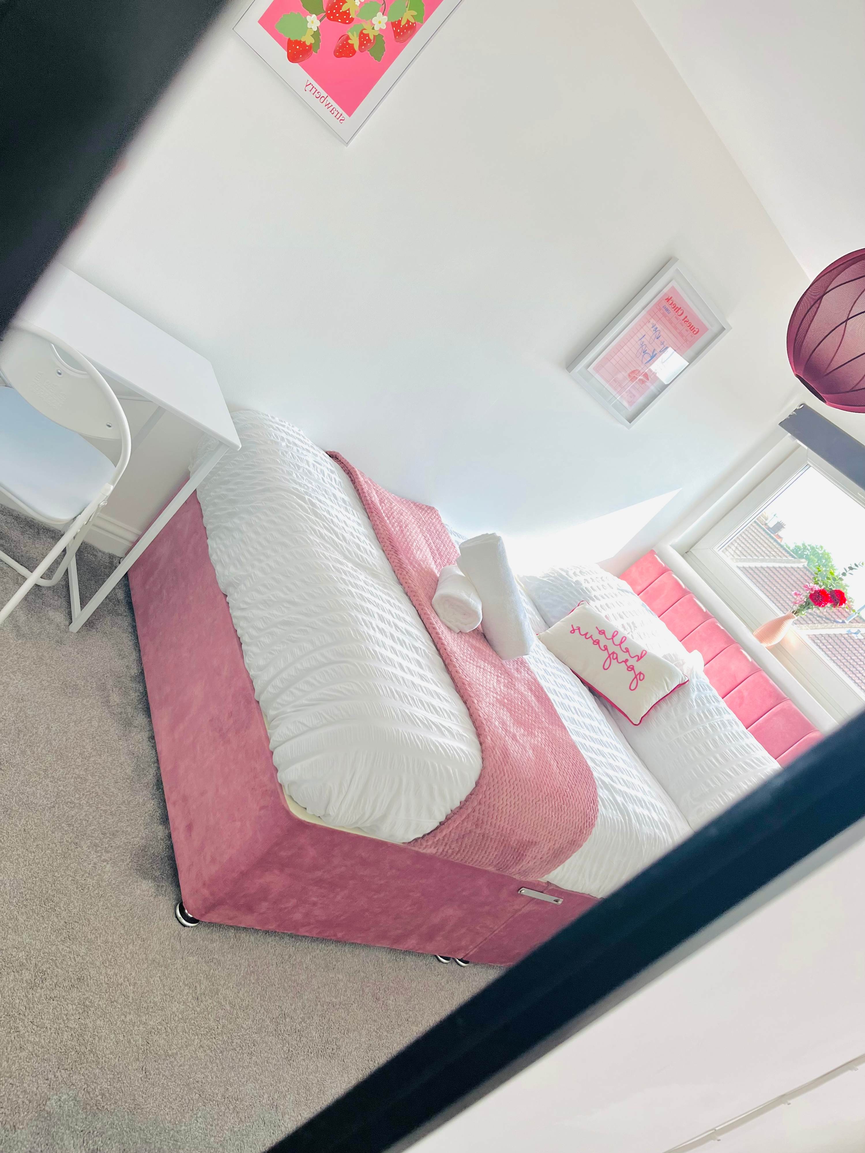 Cozy Portsmouth House: Garden, Kitchen & Free Parking in Cleveland Road 35 PO5 1SF - Property image 11 - VivreStays