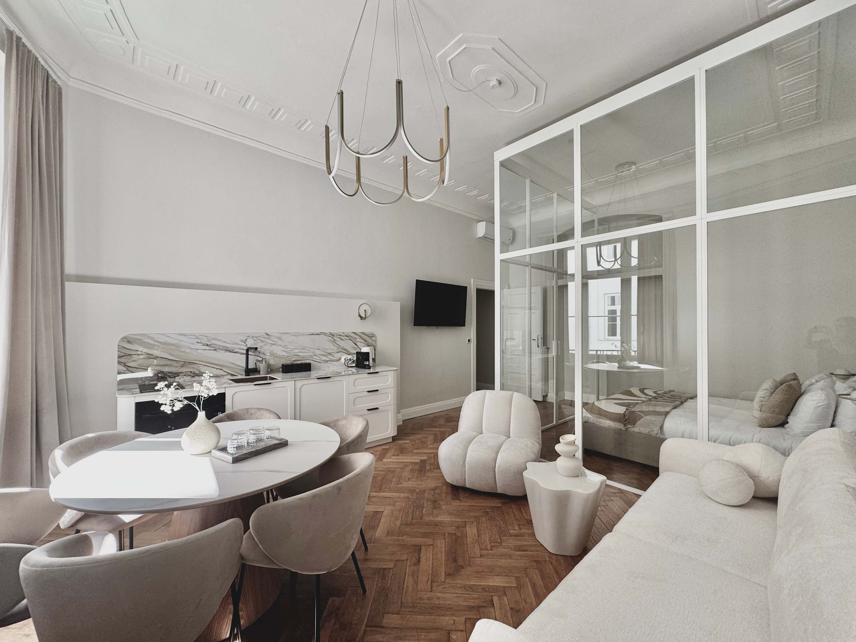 Apartment with 2 bedrooms and 2 bathrooms.