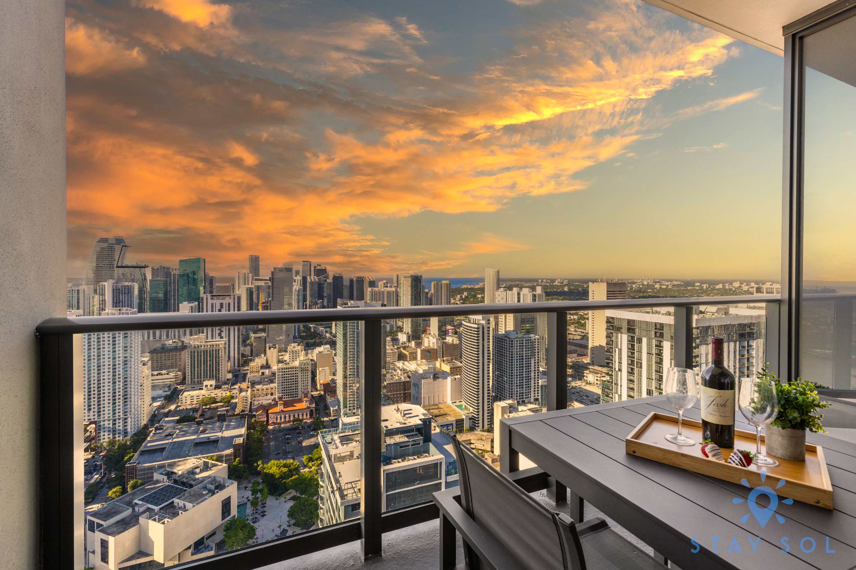 Beautiful Studio with Private Balcony, Gym & Pool