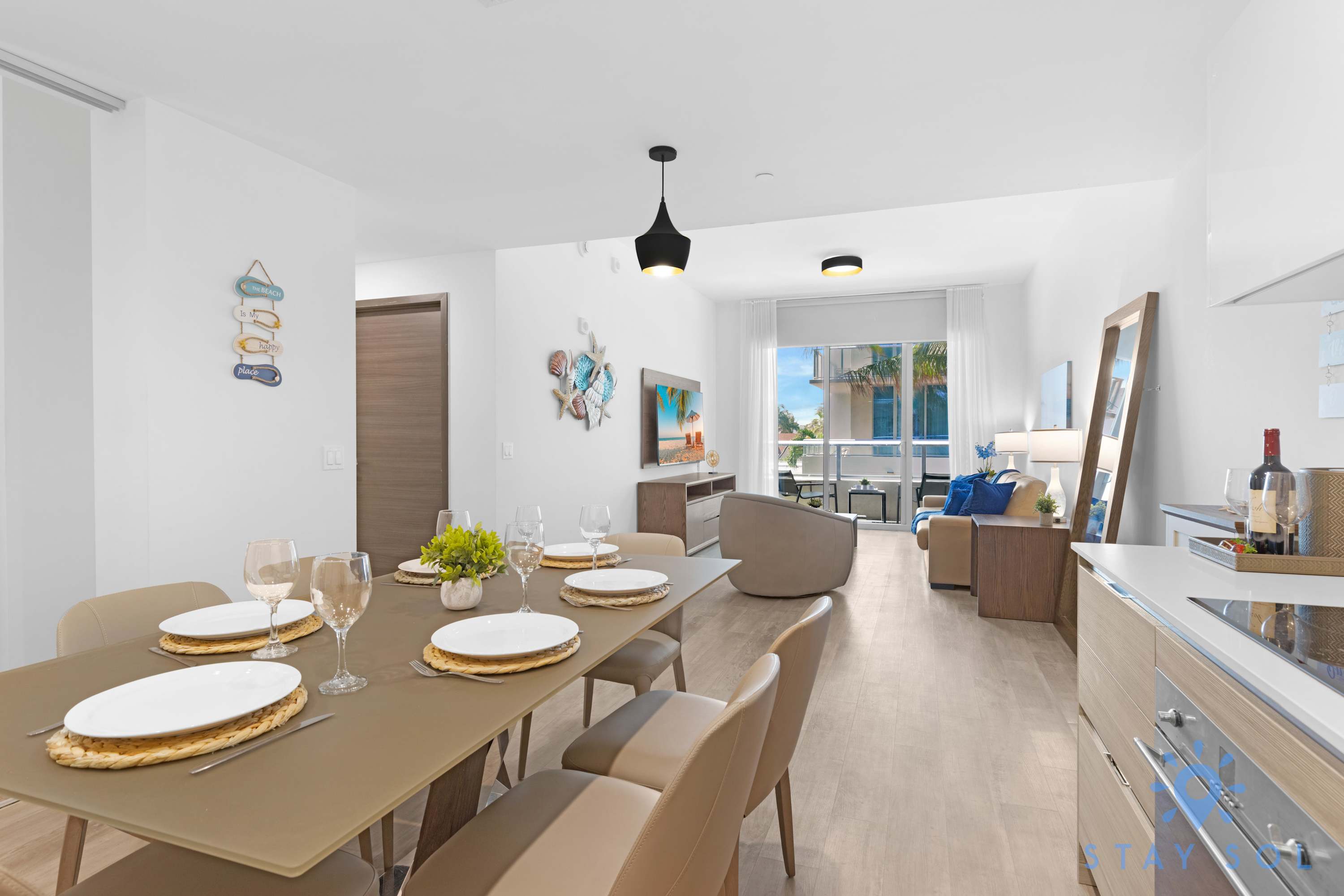 Hollywood Beach Stay| Pool & Hot Tub