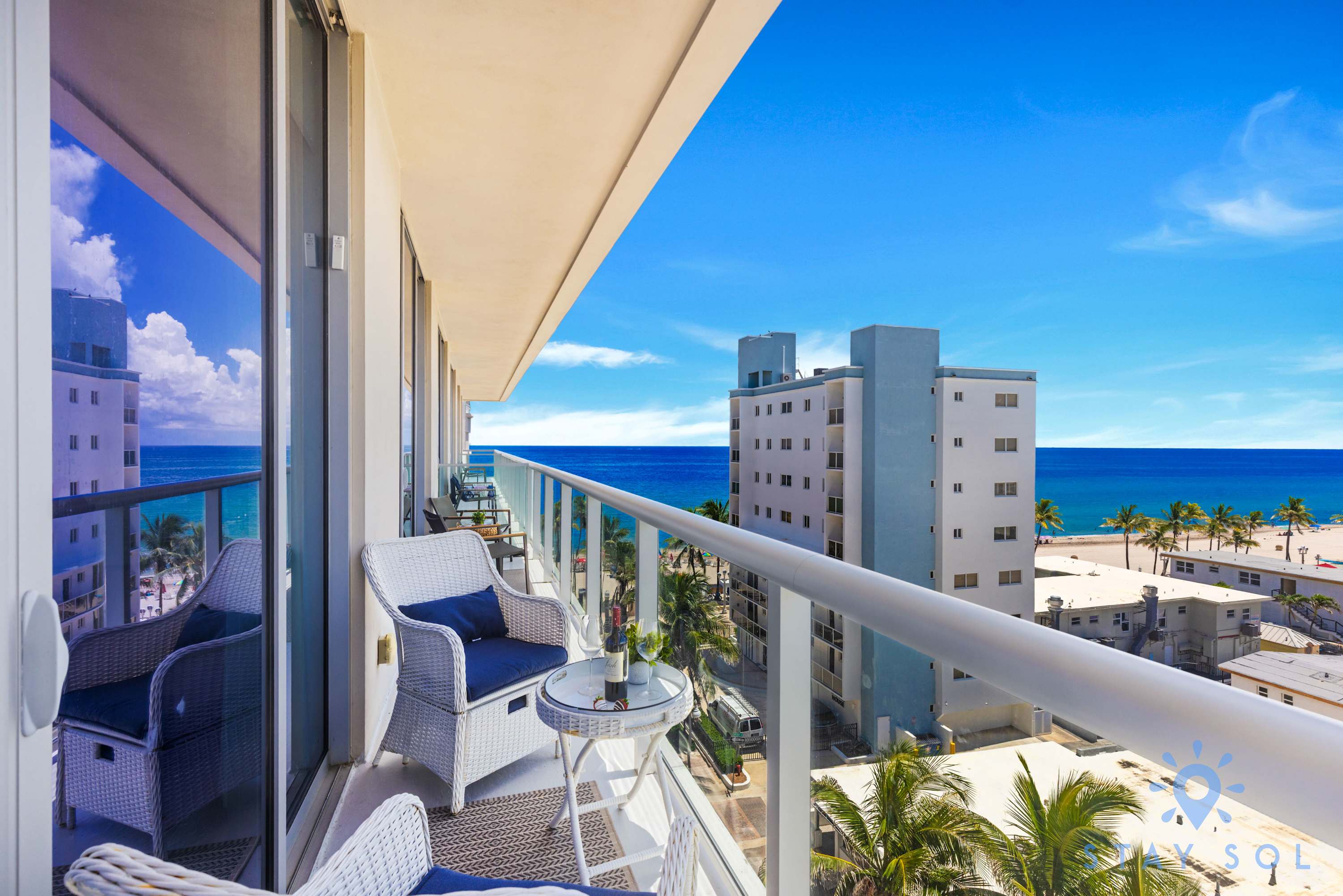 Amazing Top Floor 2BR Apartment - Ocean View