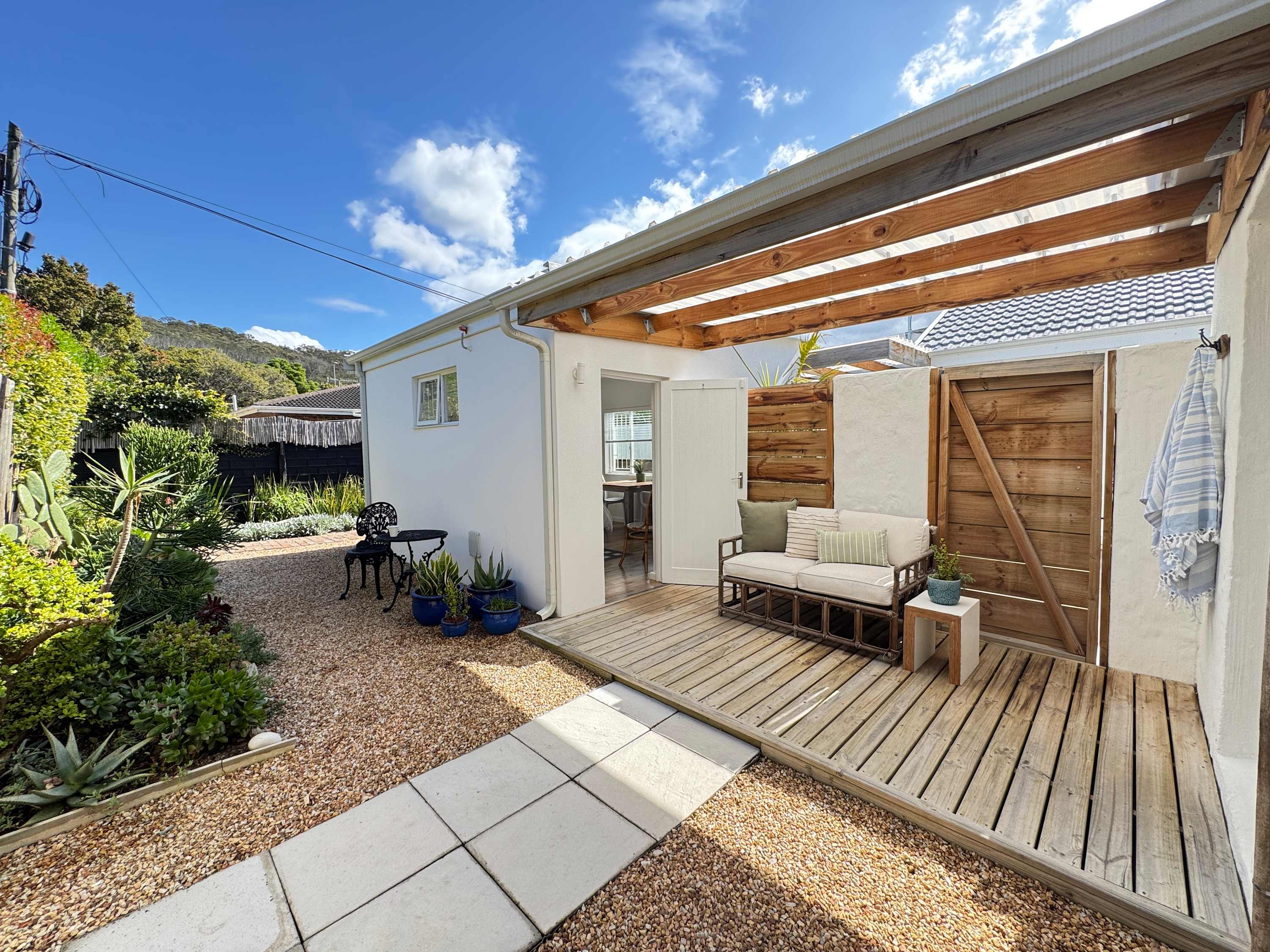 The Sanctuary Nook | 7 min walk to Robberg beach
