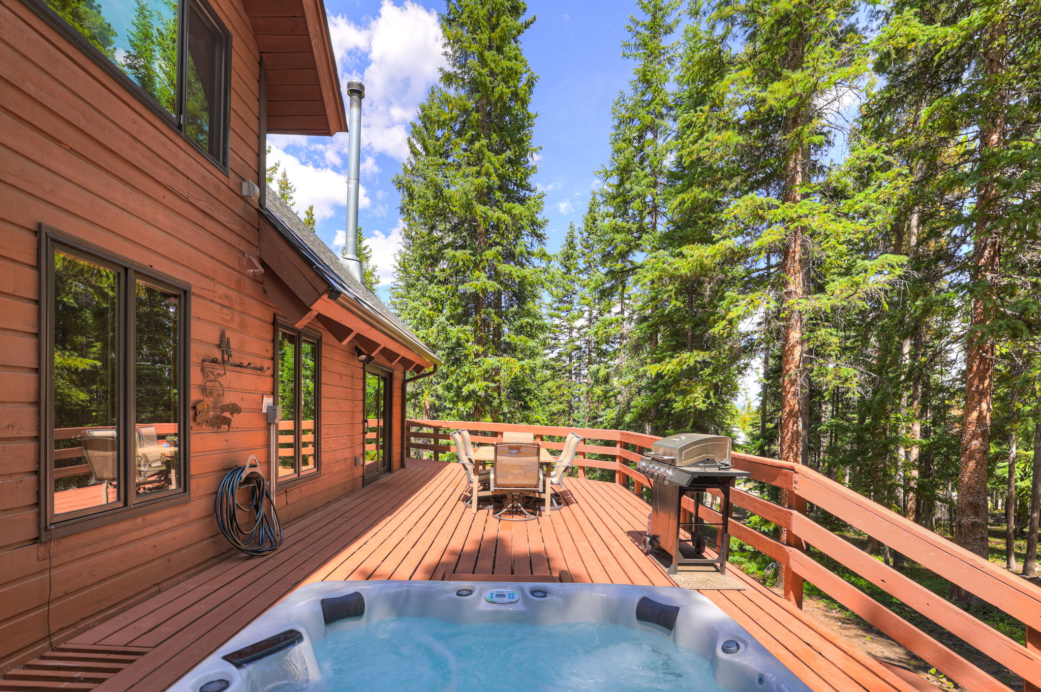Rendezvous Chalet - Hot Tub, Views & Family Ready