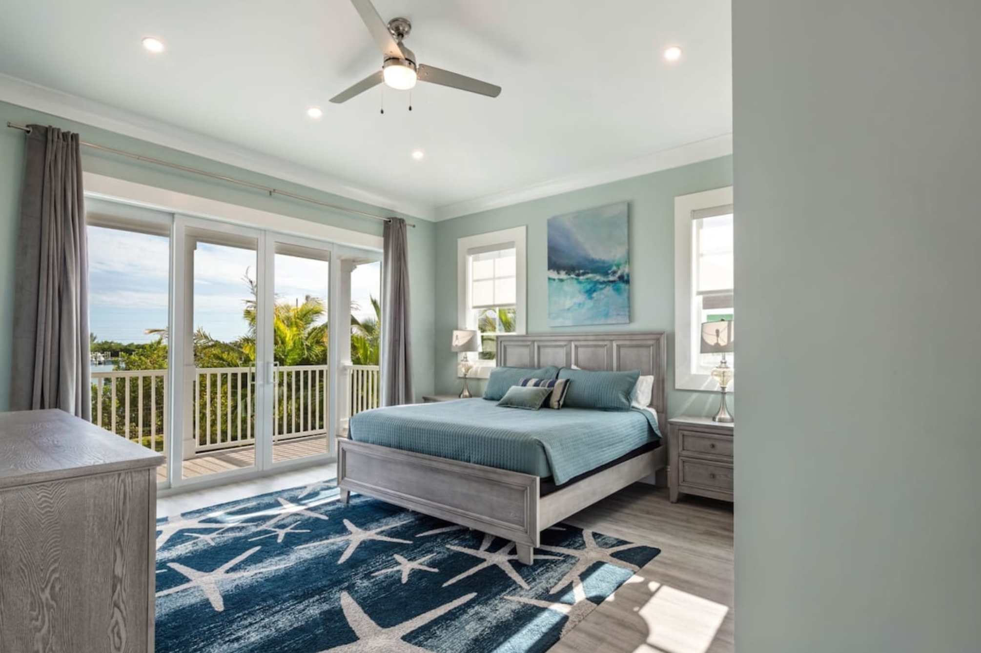 Springtide House - Luxury King Room