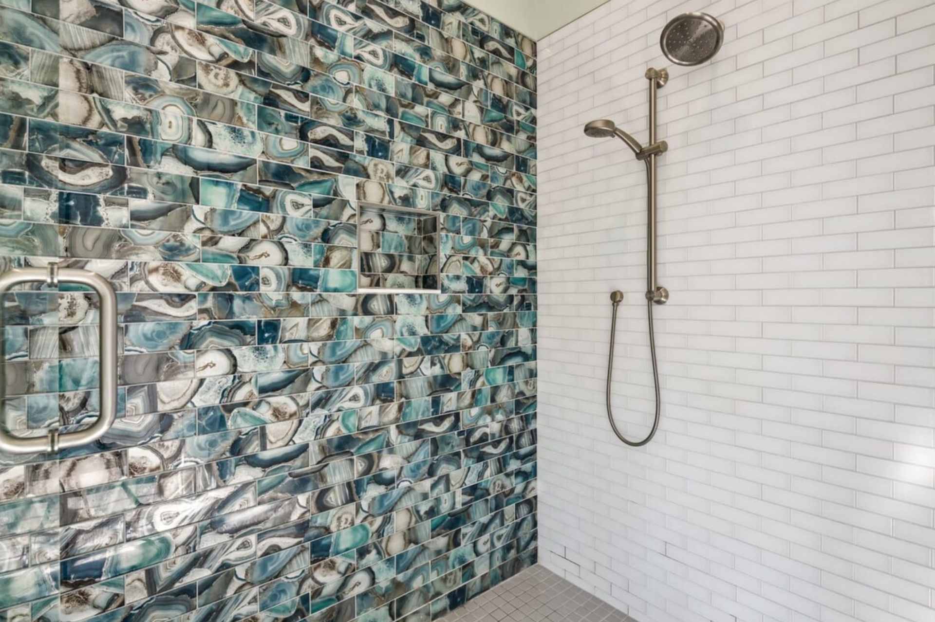 Springtide House - Luxury King Room