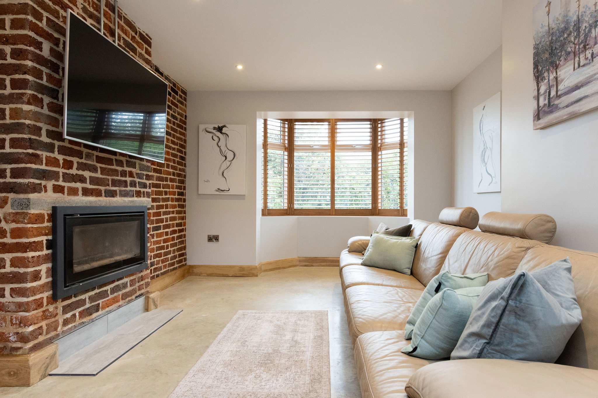 The cosy lounge with fire, large tv and bay window!