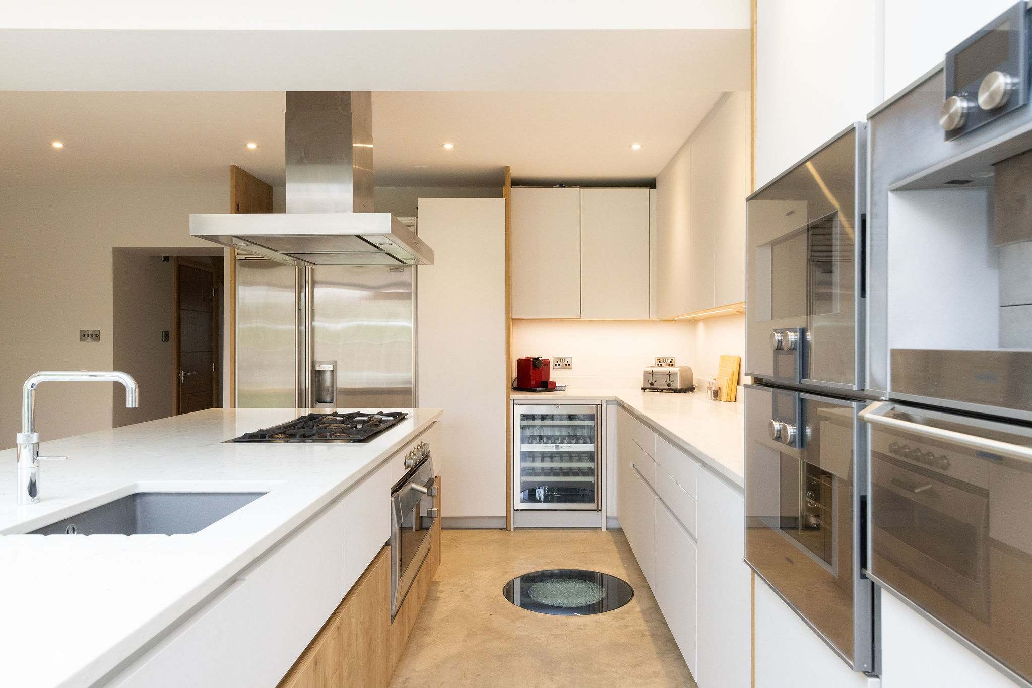 The generously sized kitchen comes fully equipped for a comfortable and convenient stay!