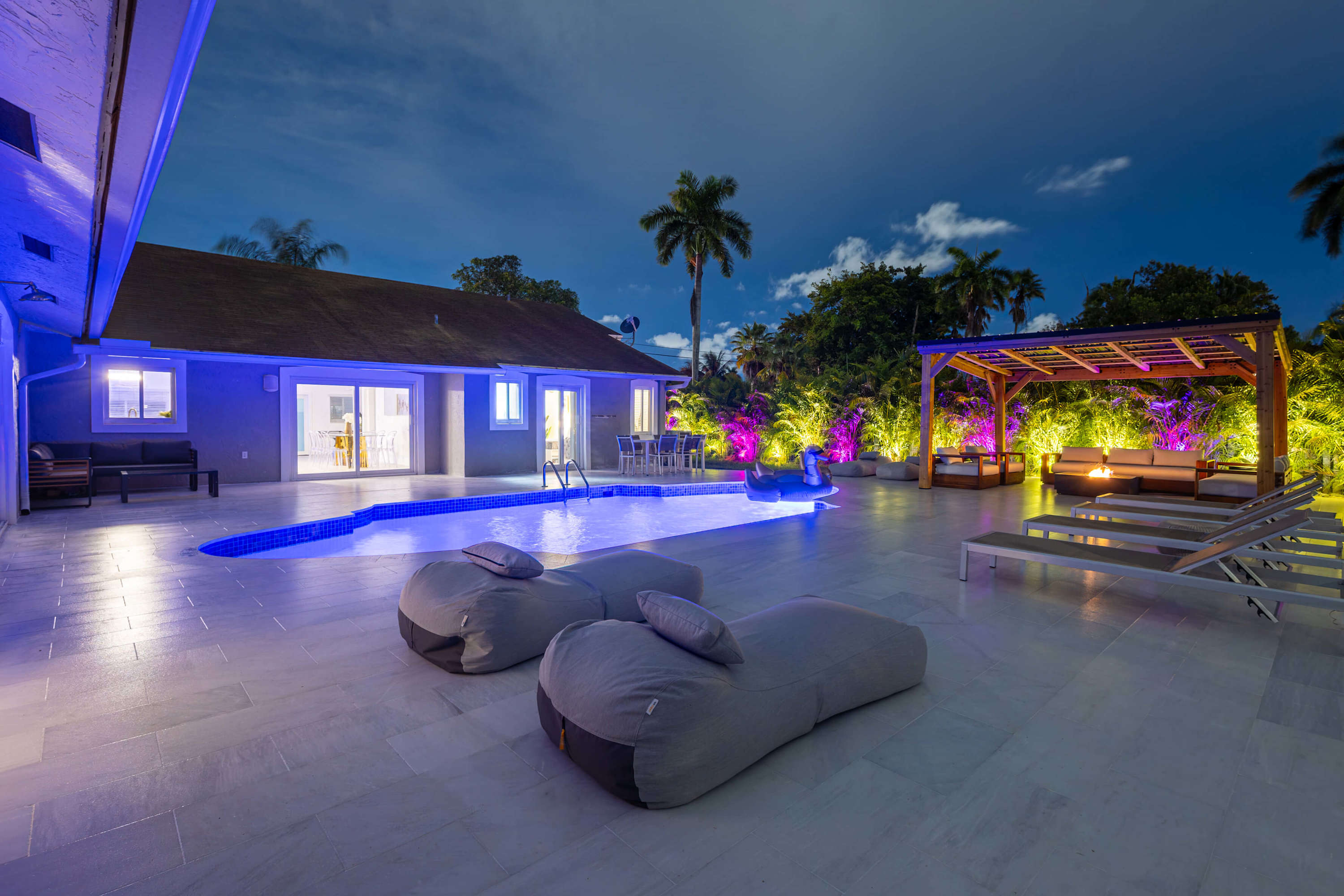 New Luxury Villa Serena Heated Pool 15 min to Beach