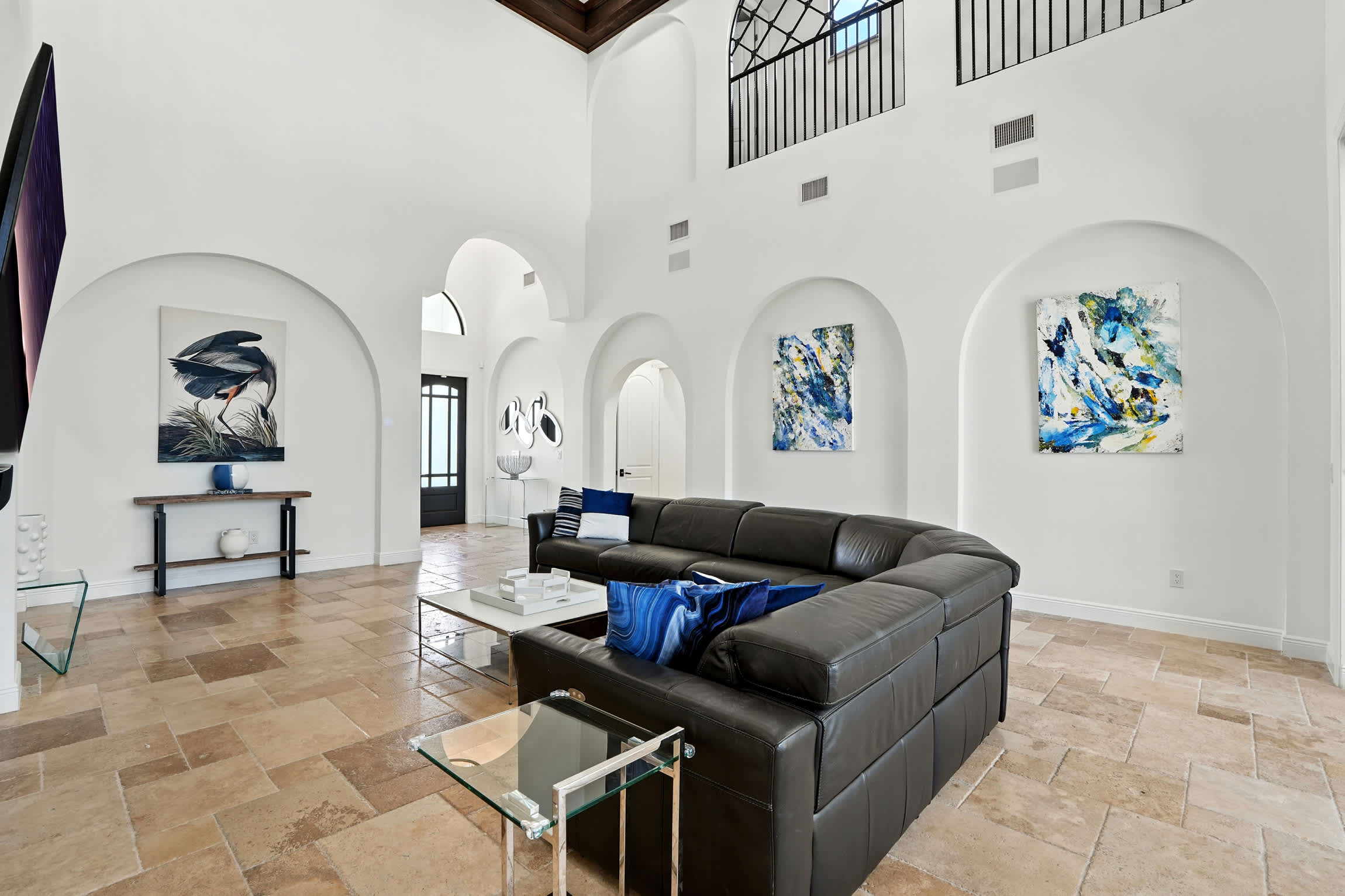 Spacious Luxury Waterfront Retreat with Pool Spa | Photo 8