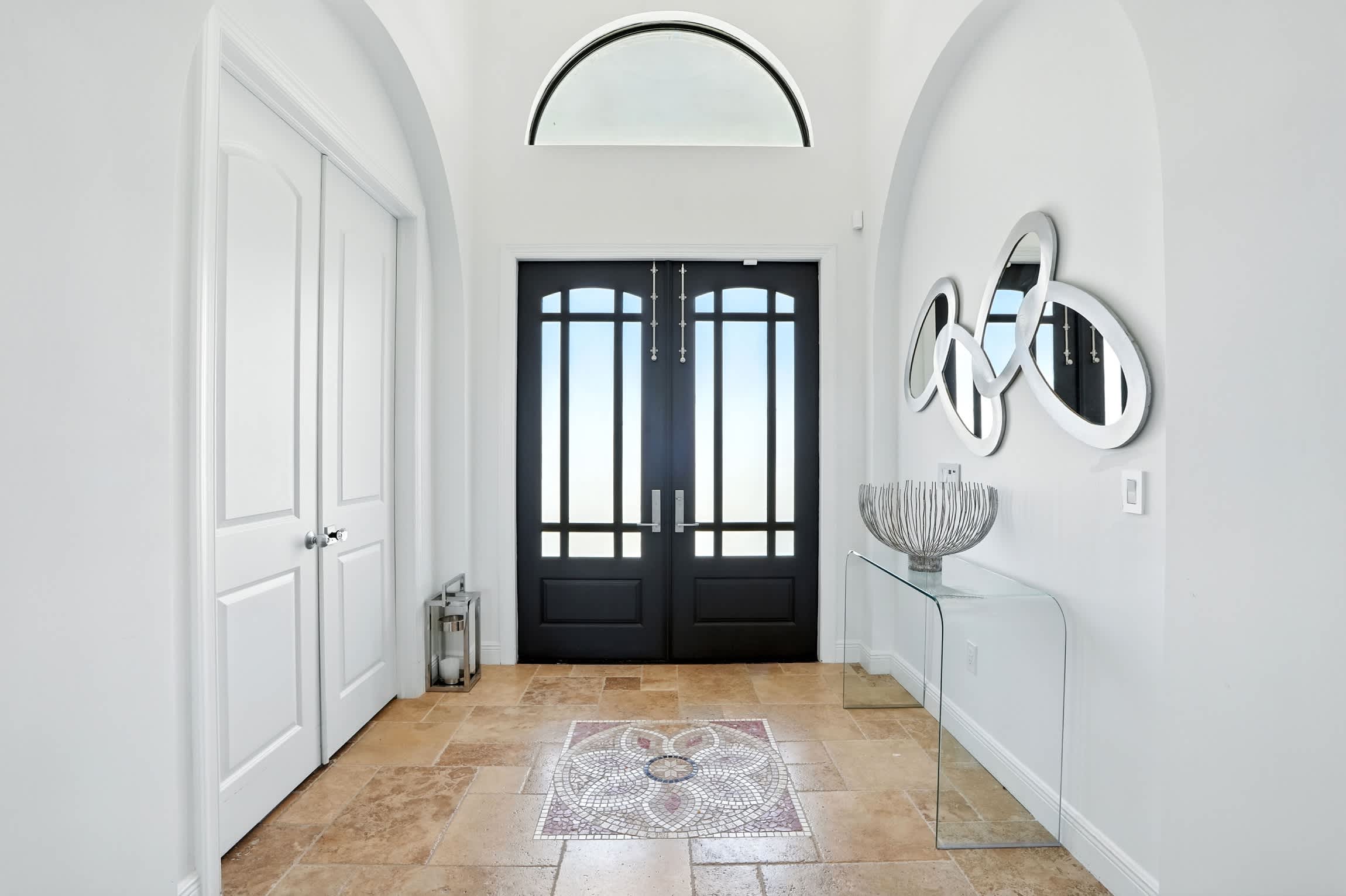 Spacious Luxury Waterfront Retreat with Pool Spa | Photo 11