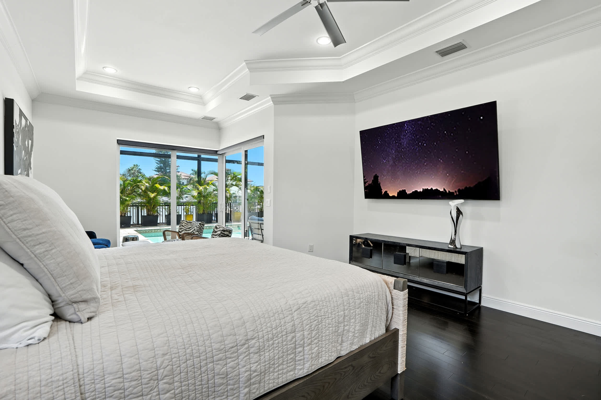 Spacious Luxury Waterfront Retreat with Pool Spa | Photo 21