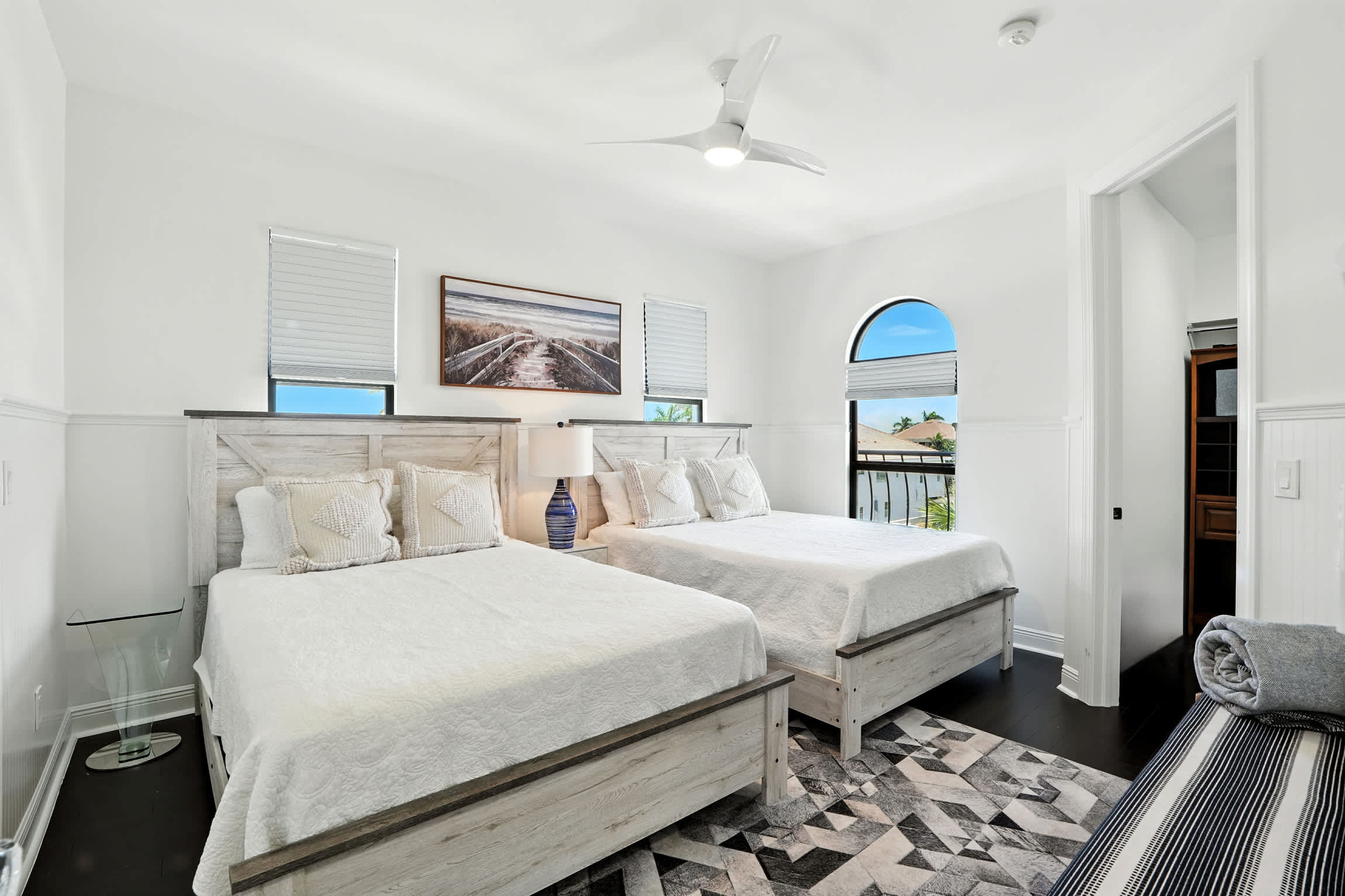 Spacious Luxury Waterfront Retreat with Pool Spa | Photo 33