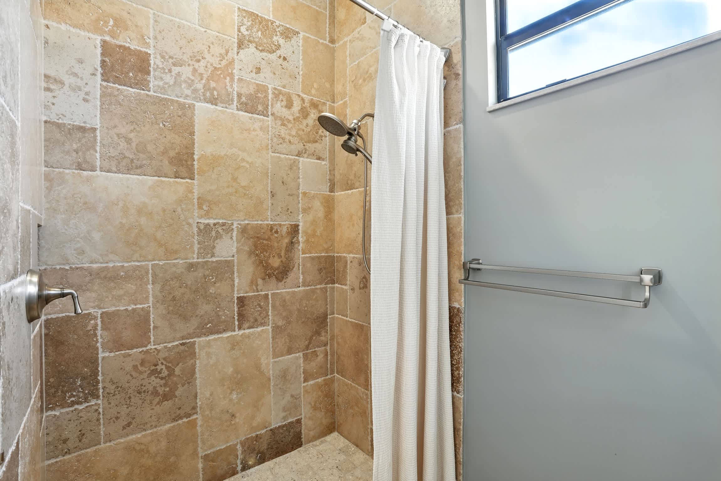 Spacious Luxury Waterfront Retreat with Pool Spa | Photo 43