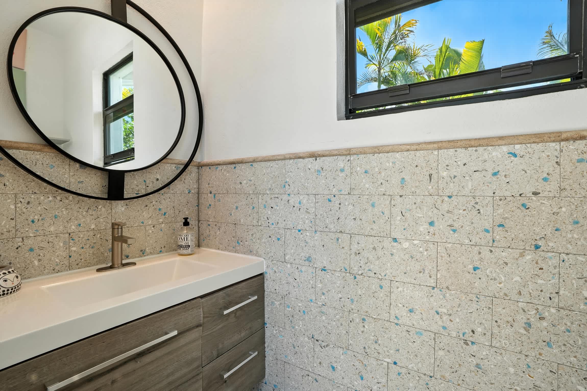 Spacious Luxury Waterfront Retreat with Pool Spa | Photo 64