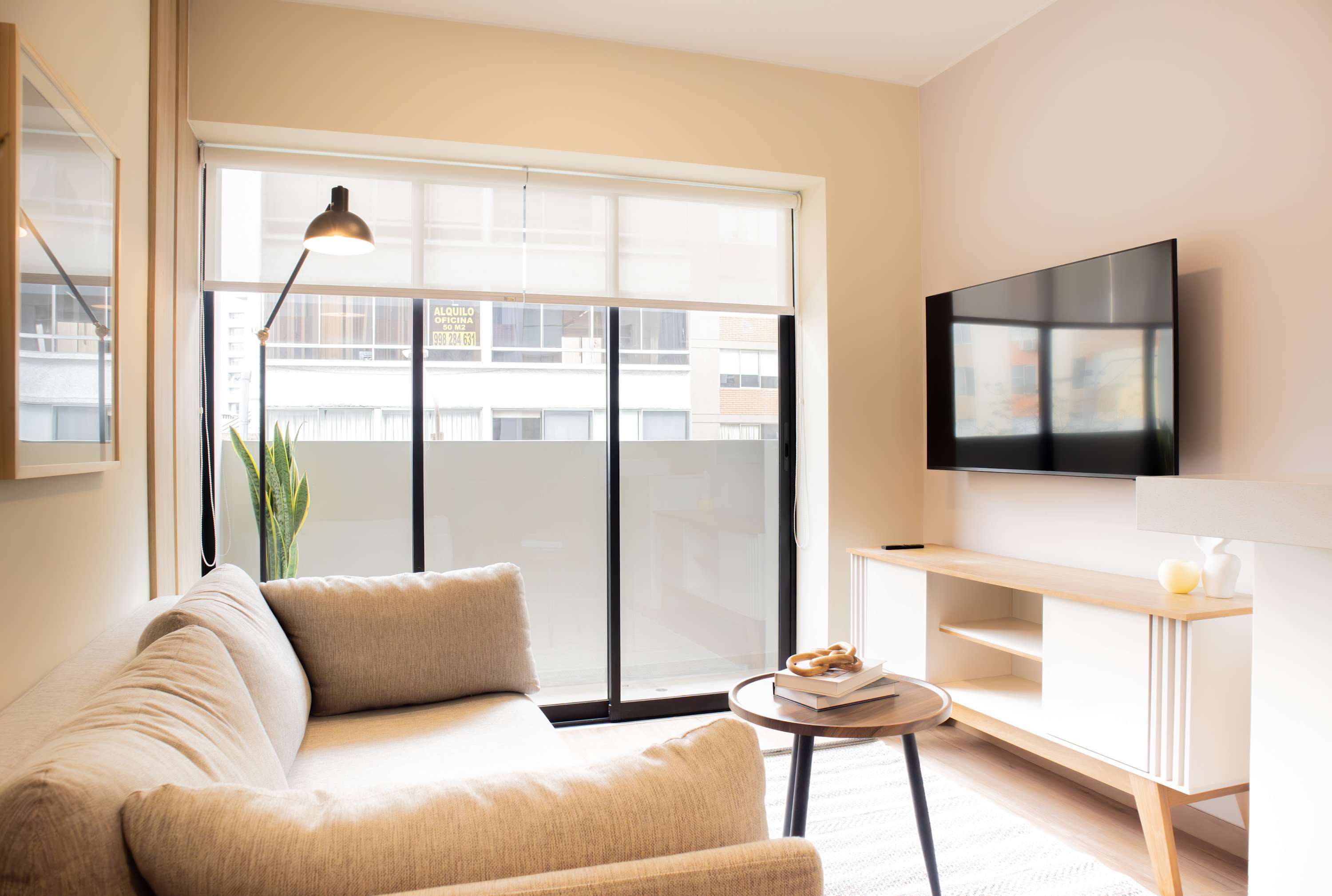 W* | Enchanting 2br W/ Balcony Near Kennedy Park - Peru