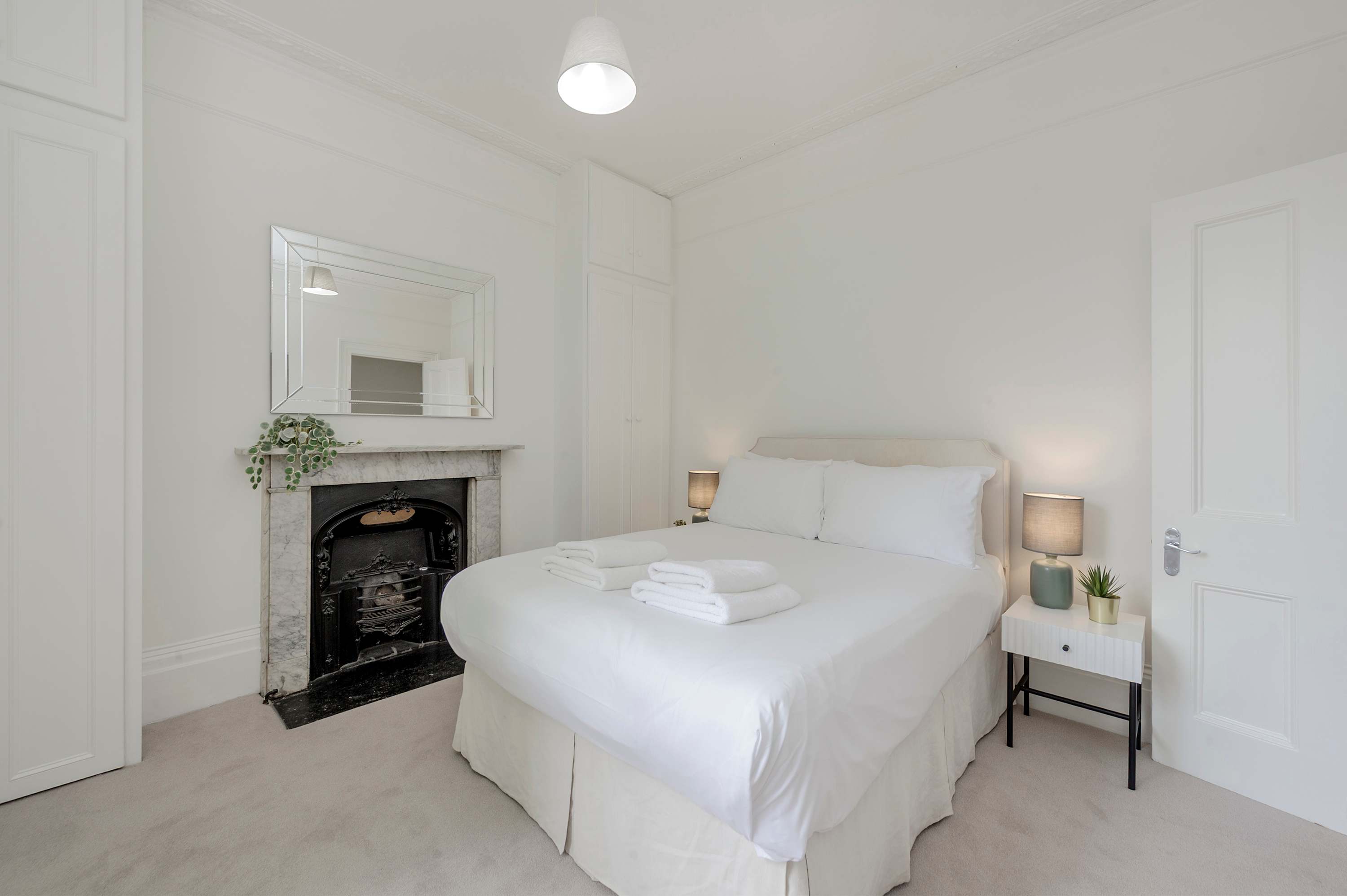 View Modern 2 bed flat - Hammersmith Grove in Hammersmith Grove 240 W6 7EW Modern 2 bed flat - Hammersmith Grove in Hammersmith Grove 240 W6 7EW - Property image 16 - VivreStays