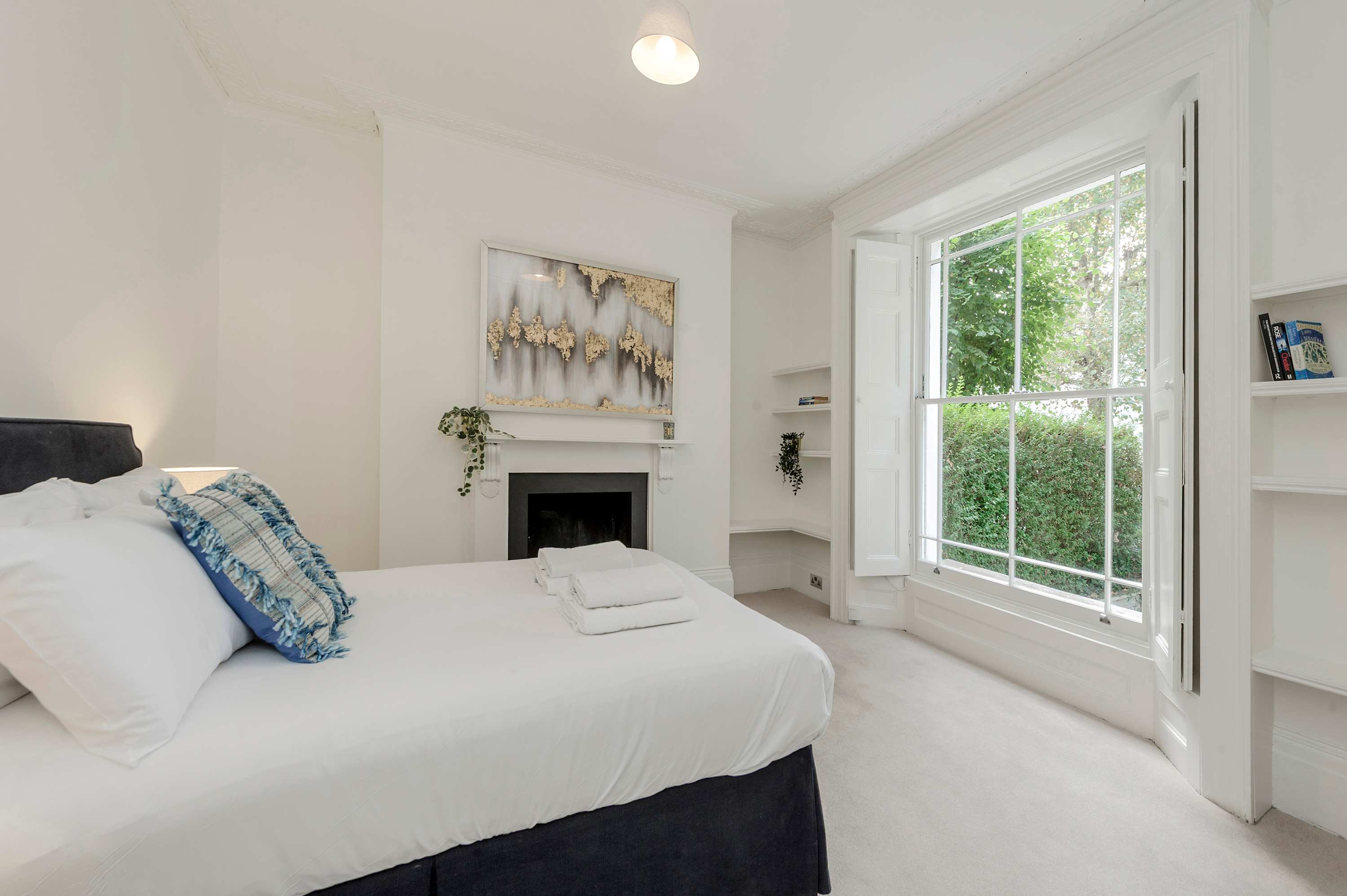 View Modern 2 bed flat - Hammersmith Grove in Hammersmith Grove 240 W6 7EW Modern 2 bed flat - Hammersmith Grove in Hammersmith Grove 240 W6 7EW - Property image 6 - VivreStays