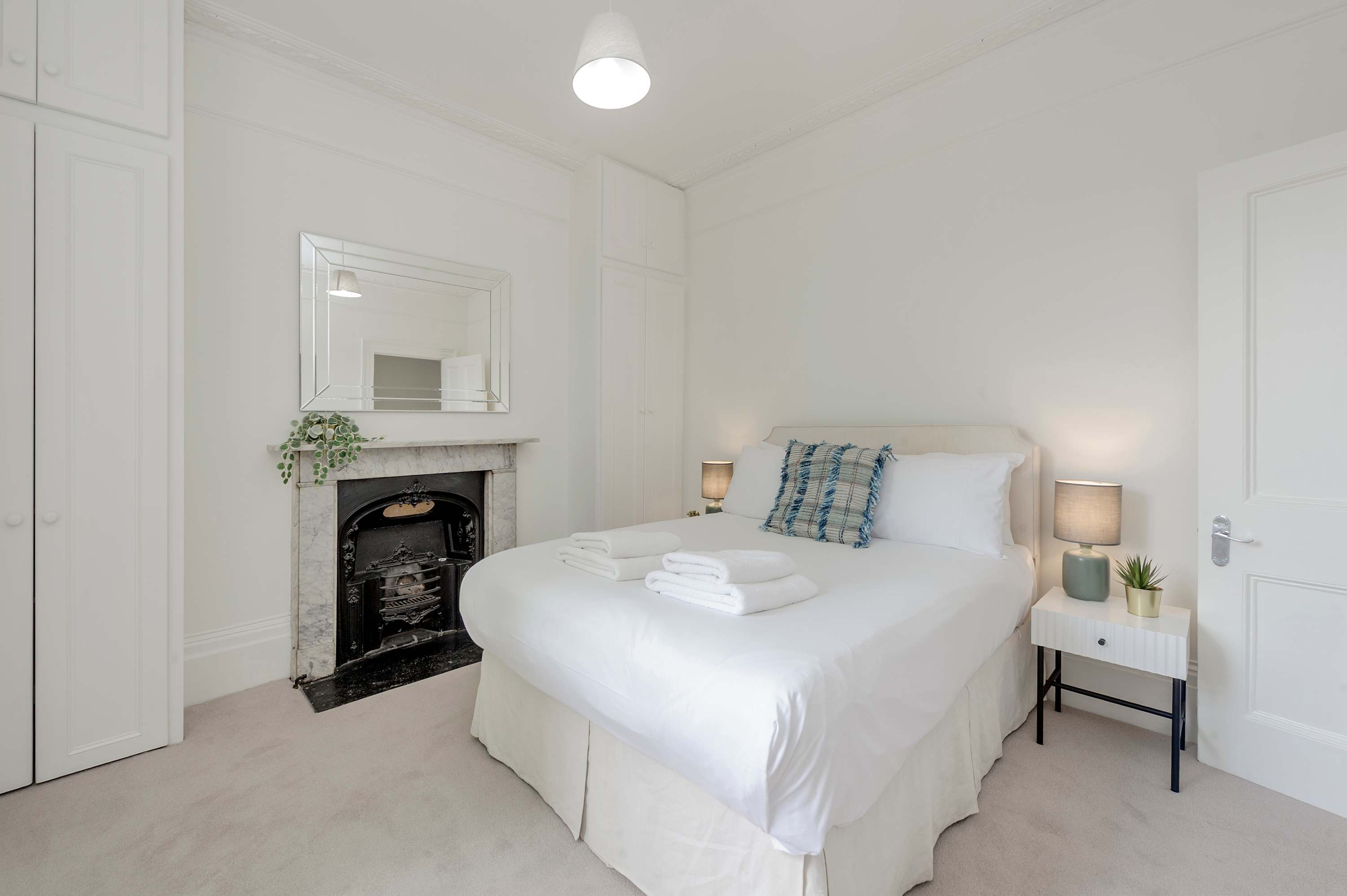 View Modern 2 bed flat - Hammersmith Grove in Hammersmith Grove 240 W6 7EW Modern 2 bed flat - Hammersmith Grove in Hammersmith Grove 240 W6 7EW - Property image 13 - VivreStays