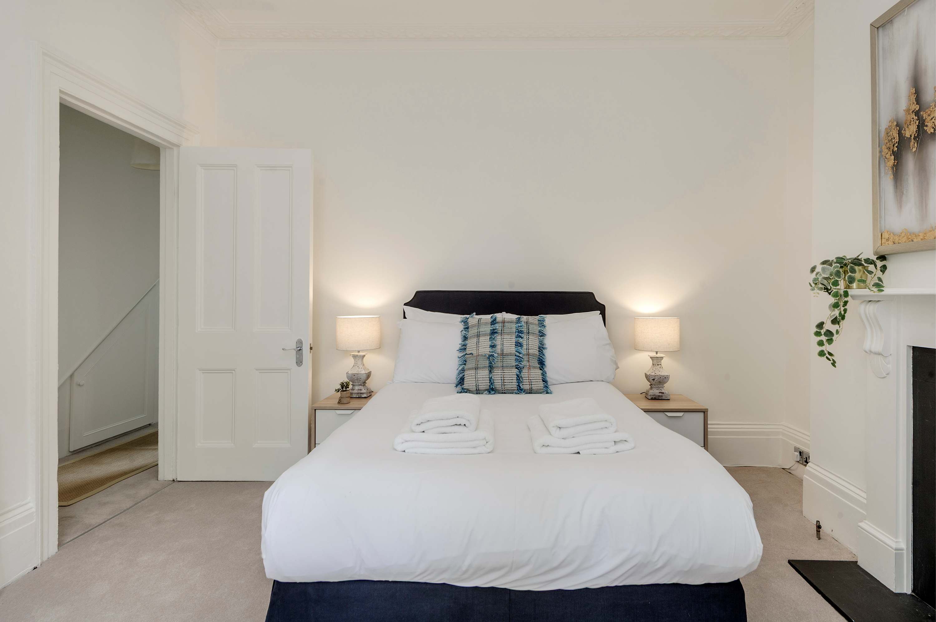 View Modern 2 bed flat - Hammersmith Grove in Hammersmith Grove 240 W6 7EW Modern 2 bed flat - Hammersmith Grove in Hammersmith Grove 240 W6 7EW - Property image 7 - VivreStays