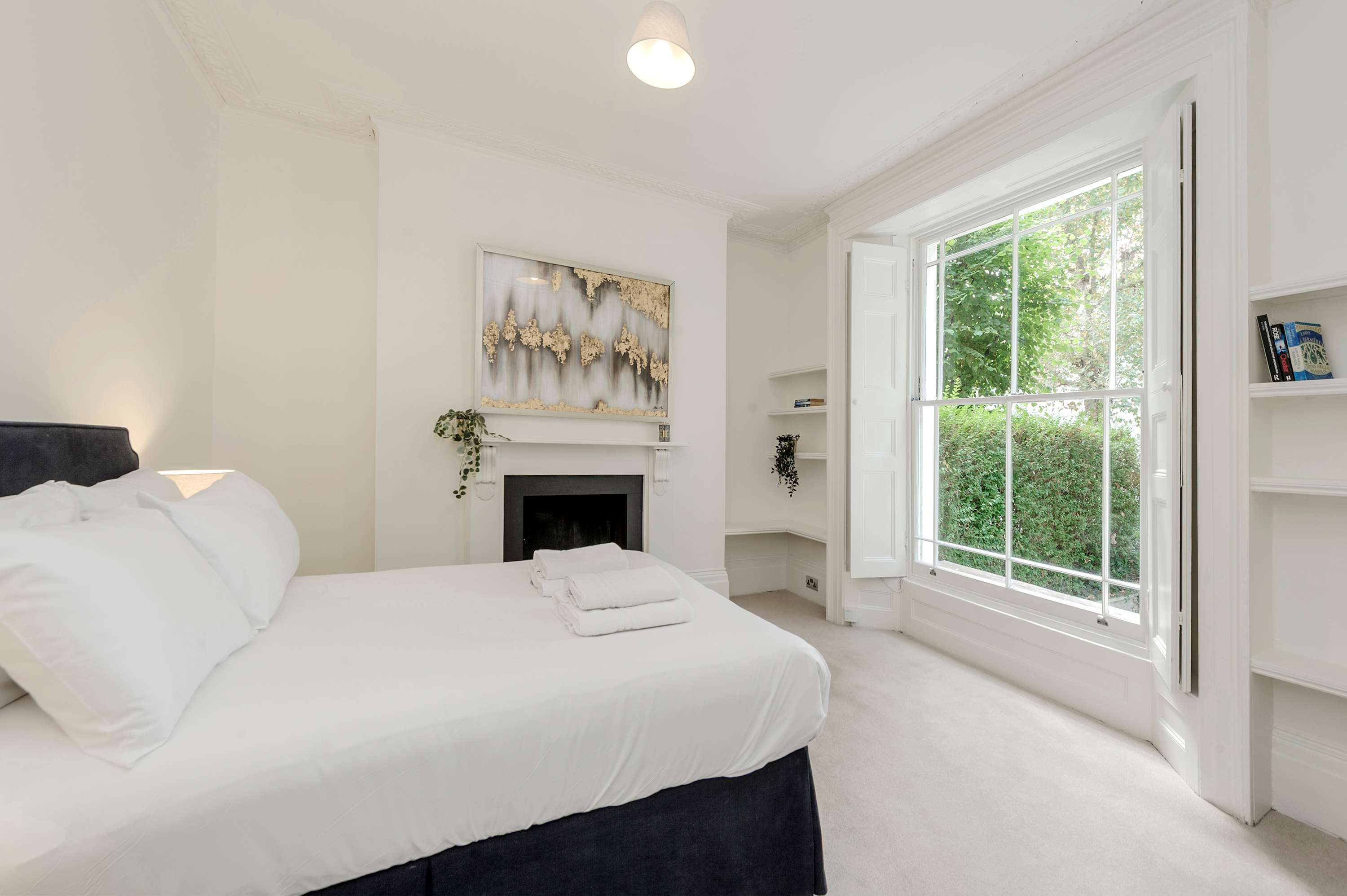 View Modern 2 bed flat - Hammersmith Grove in Hammersmith Grove 240 W6 7EW Modern 2 bed flat - Hammersmith Grove in Hammersmith Grove 240 W6 7EW - Property image 4 - VivreStays