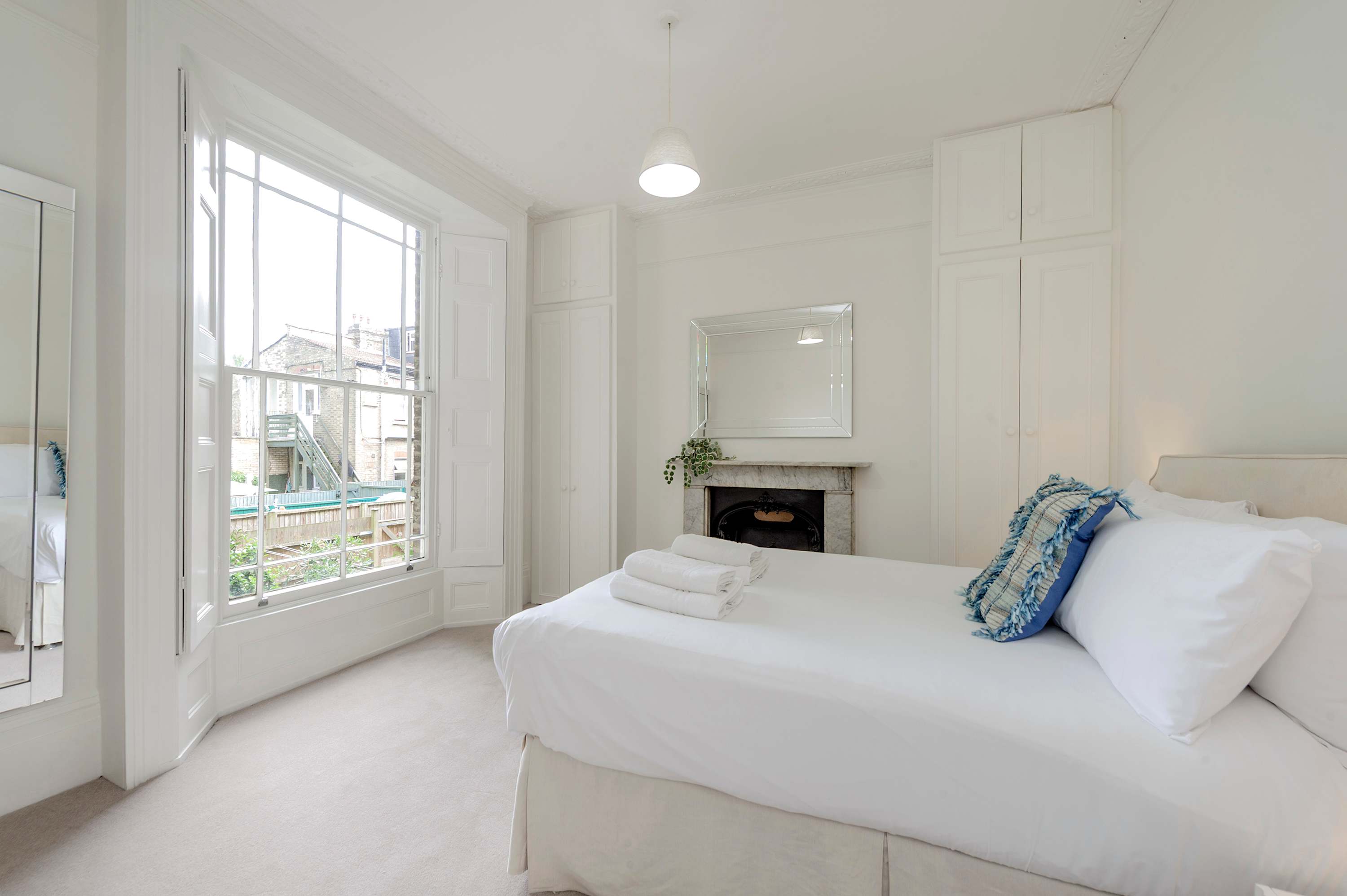View Modern 2 bed flat - Hammersmith Grove in Hammersmith Grove 240 W6 7EW Modern 2 bed flat - Hammersmith Grove in Hammersmith Grove 240 W6 7EW - Property image 14 - VivreStays