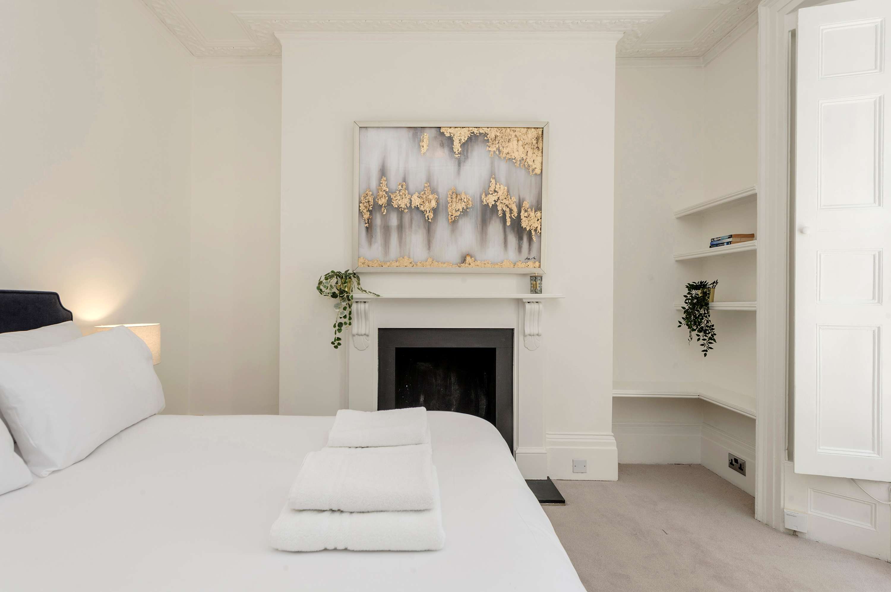 View Modern 2 bed flat - Hammersmith Grove in Hammersmith Grove 240 W6 7EW Modern 2 bed flat - Hammersmith Grove in Hammersmith Grove 240 W6 7EW - Property image 8 - VivreStays