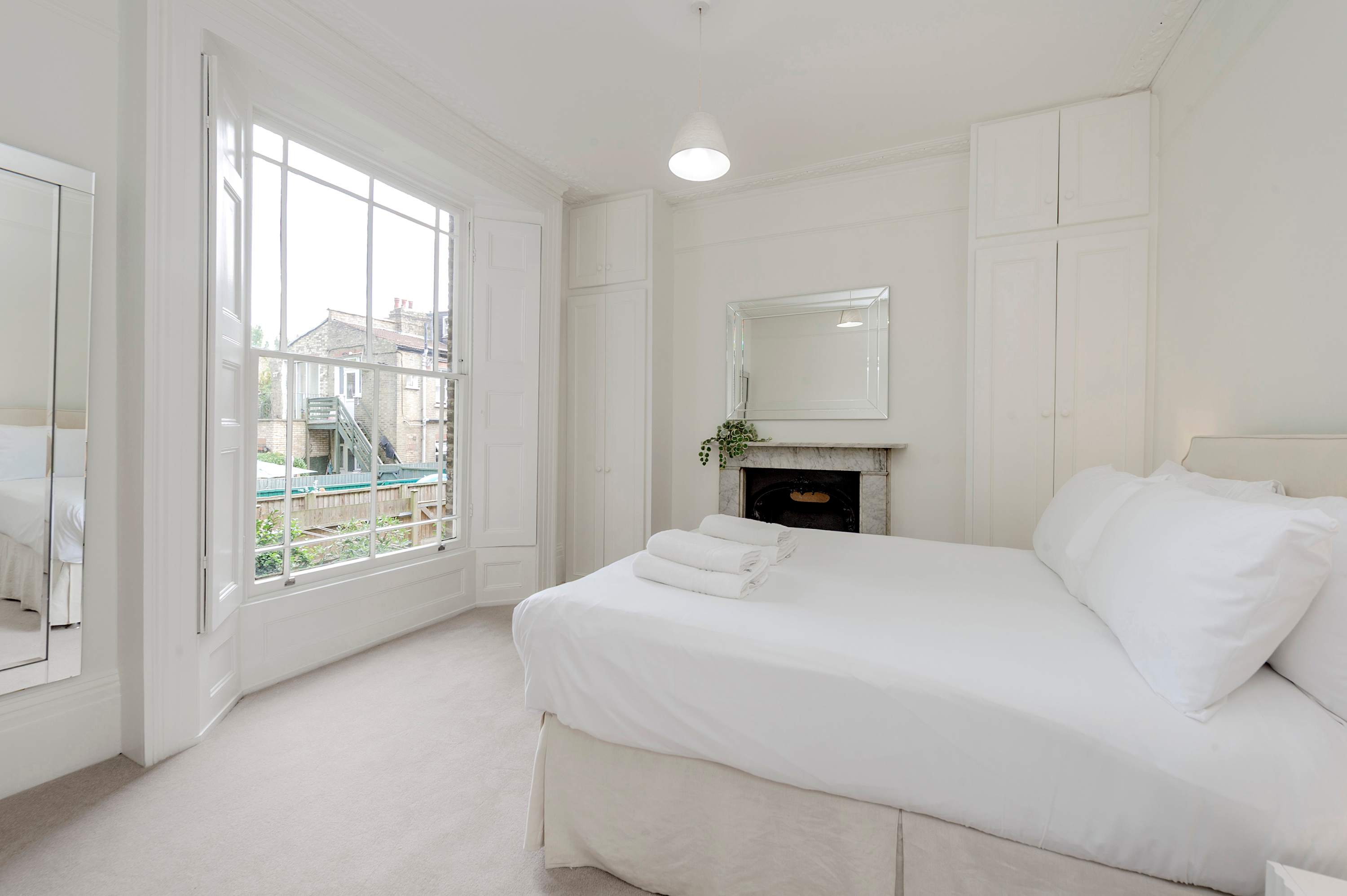 View Modern 2 bed flat - Hammersmith Grove in Hammersmith Grove 240 W6 7EW Modern 2 bed flat - Hammersmith Grove in Hammersmith Grove 240 W6 7EW - Property image 20 - VivreStays