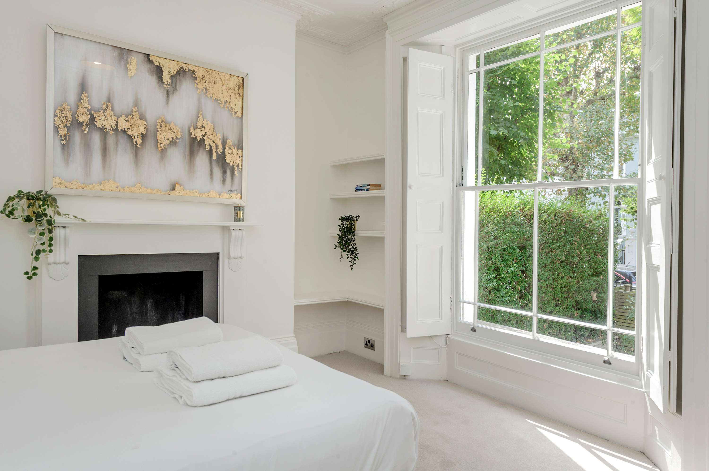 View Modern 2 bed flat - Hammersmith Grove in Hammersmith Grove 240 W6 7EW Modern 2 bed flat - Hammersmith Grove in Hammersmith Grove 240 W6 7EW - Property image 9 - VivreStays