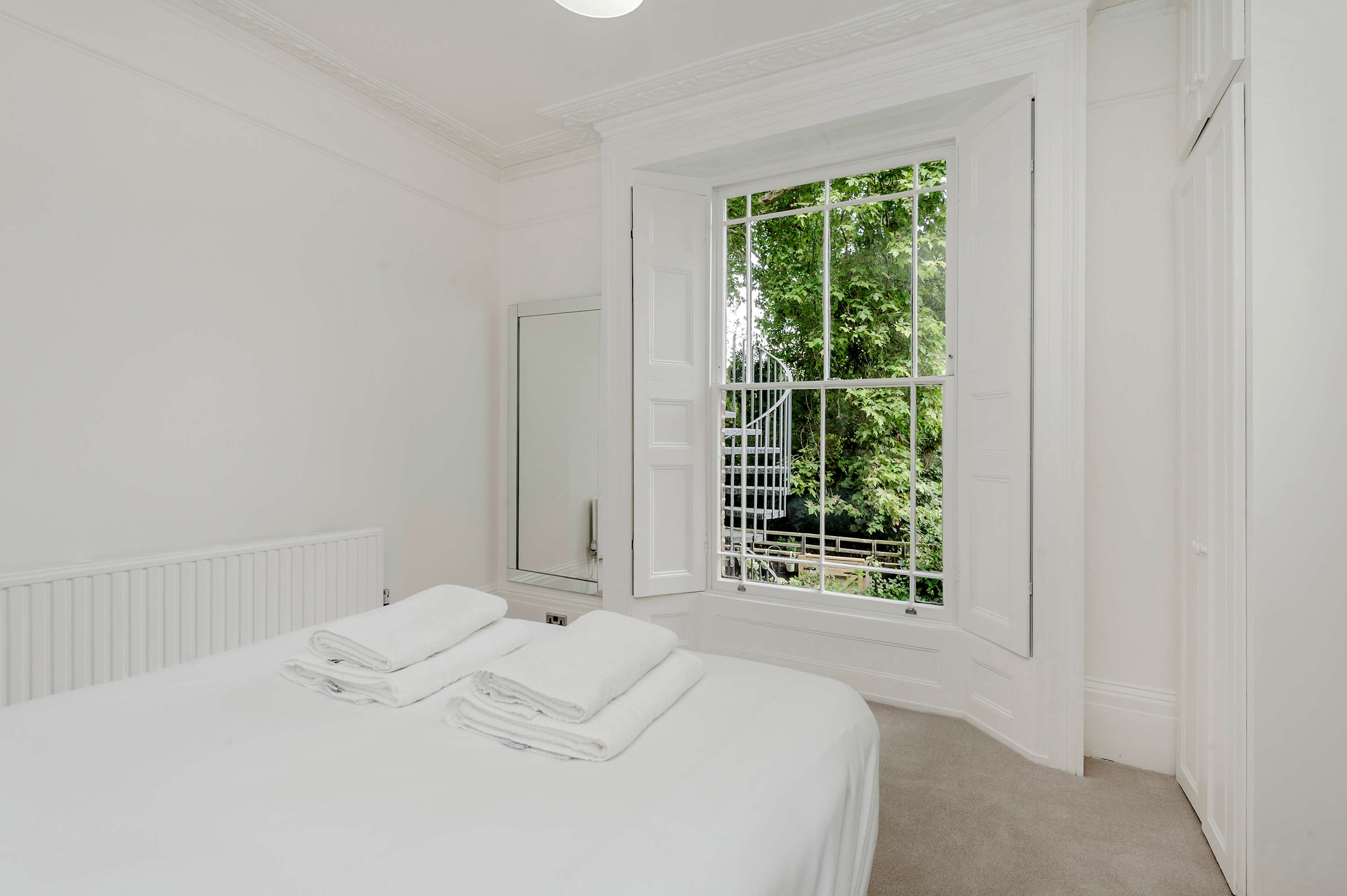 View Modern 2 bed flat - Hammersmith Grove in Hammersmith Grove 240 W6 7EW Modern 2 bed flat - Hammersmith Grove in Hammersmith Grove 240 W6 7EW - Property image 18 - VivreStays