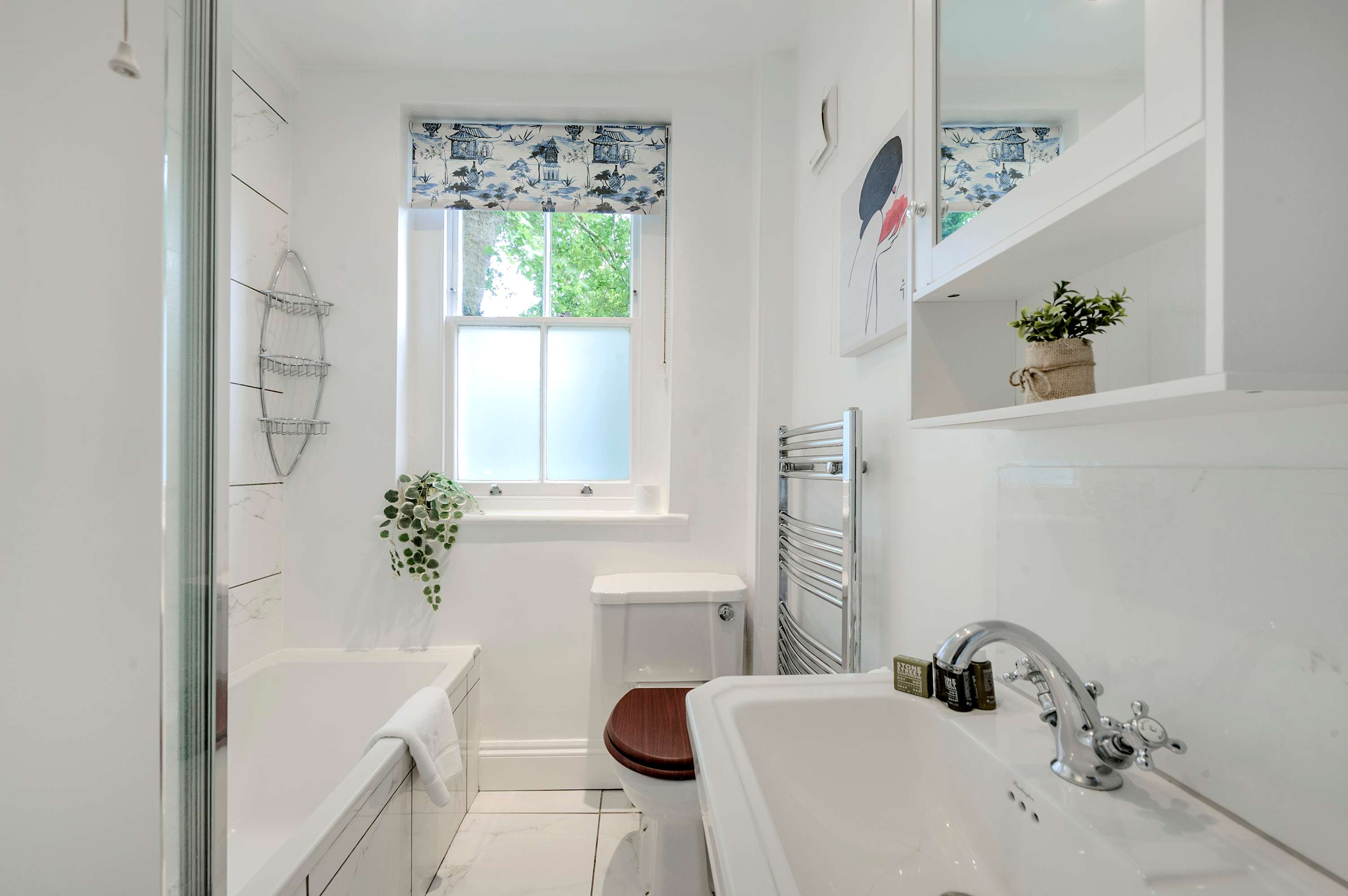View Modern 2 bed flat - Hammersmith Grove in Hammersmith Grove 240 W6 7EW Modern 2 bed flat - Hammersmith Grove in Hammersmith Grove 240 W6 7EW - Property image 22 - VivreStays