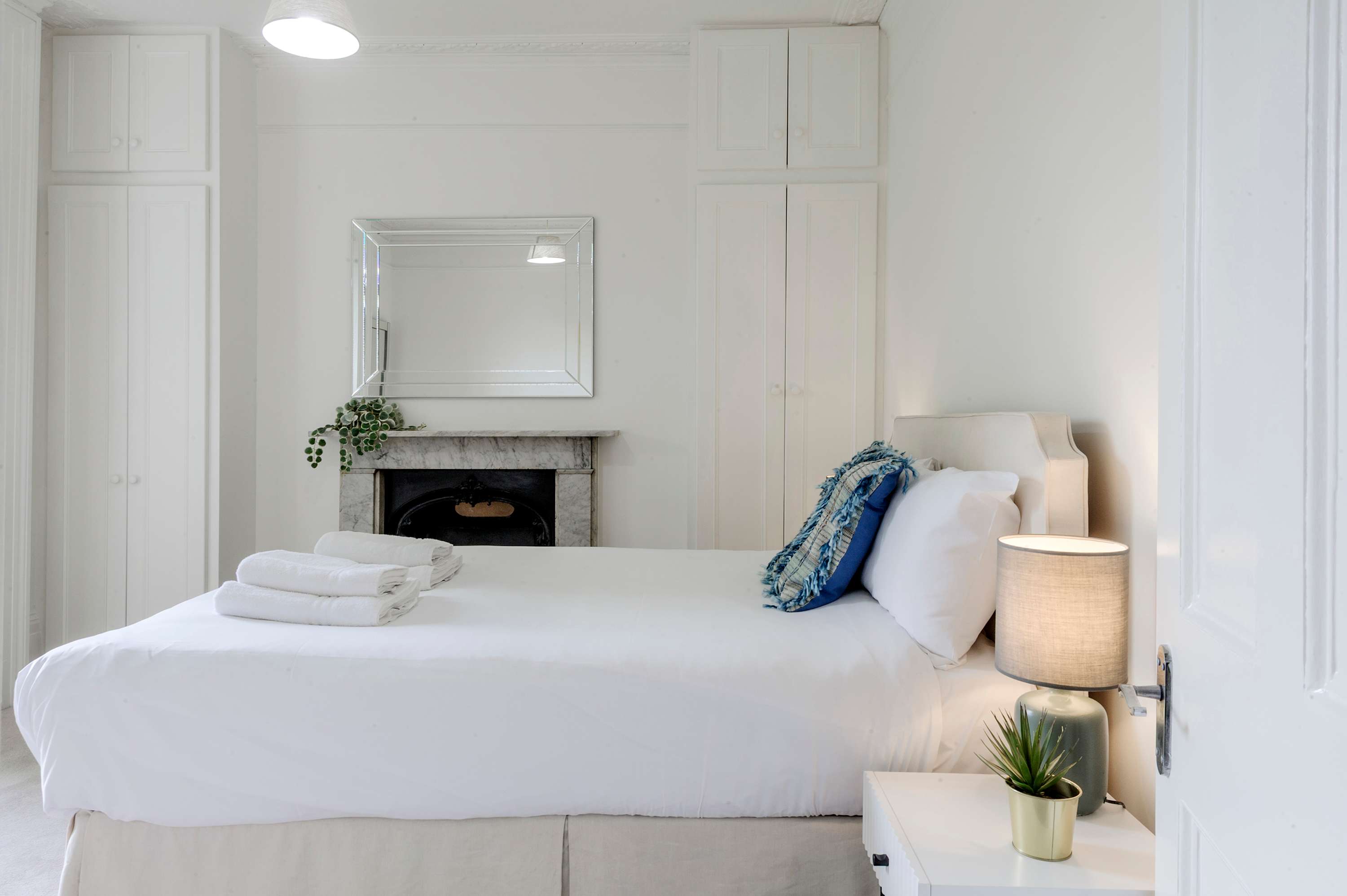 View Modern 2 bed flat - Hammersmith Grove in Hammersmith Grove 240 W6 7EW Modern 2 bed flat - Hammersmith Grove in Hammersmith Grove 240 W6 7EW - Property image 17 - VivreStays