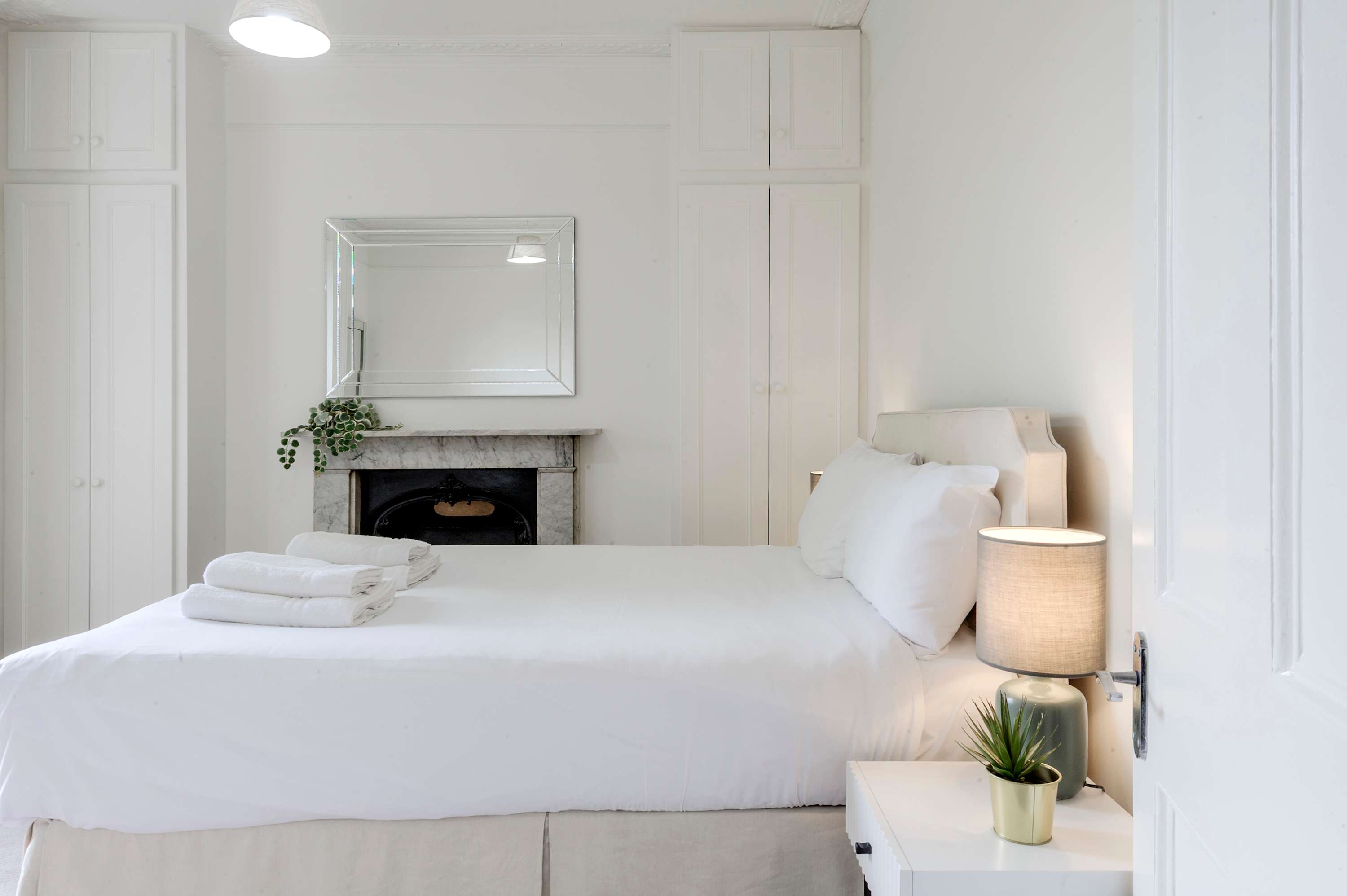 View Modern 2 bed flat - Hammersmith Grove in Hammersmith Grove 240 W6 7EW Modern 2 bed flat - Hammersmith Grove in Hammersmith Grove 240 W6 7EW - Property image 15 - VivreStays